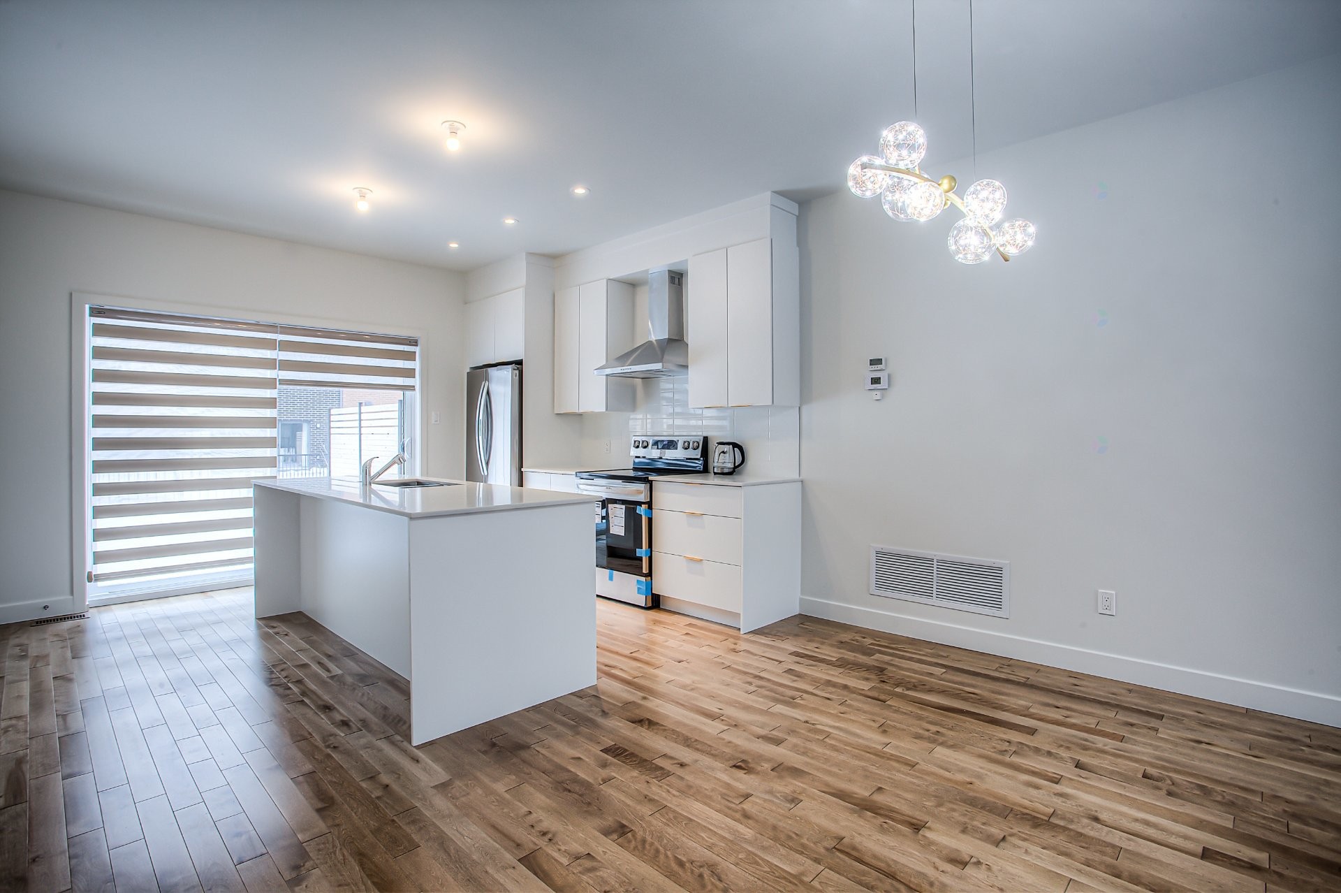 









213


Av. Mason

,
Pointe-Claire,




QC
H9R0E6

