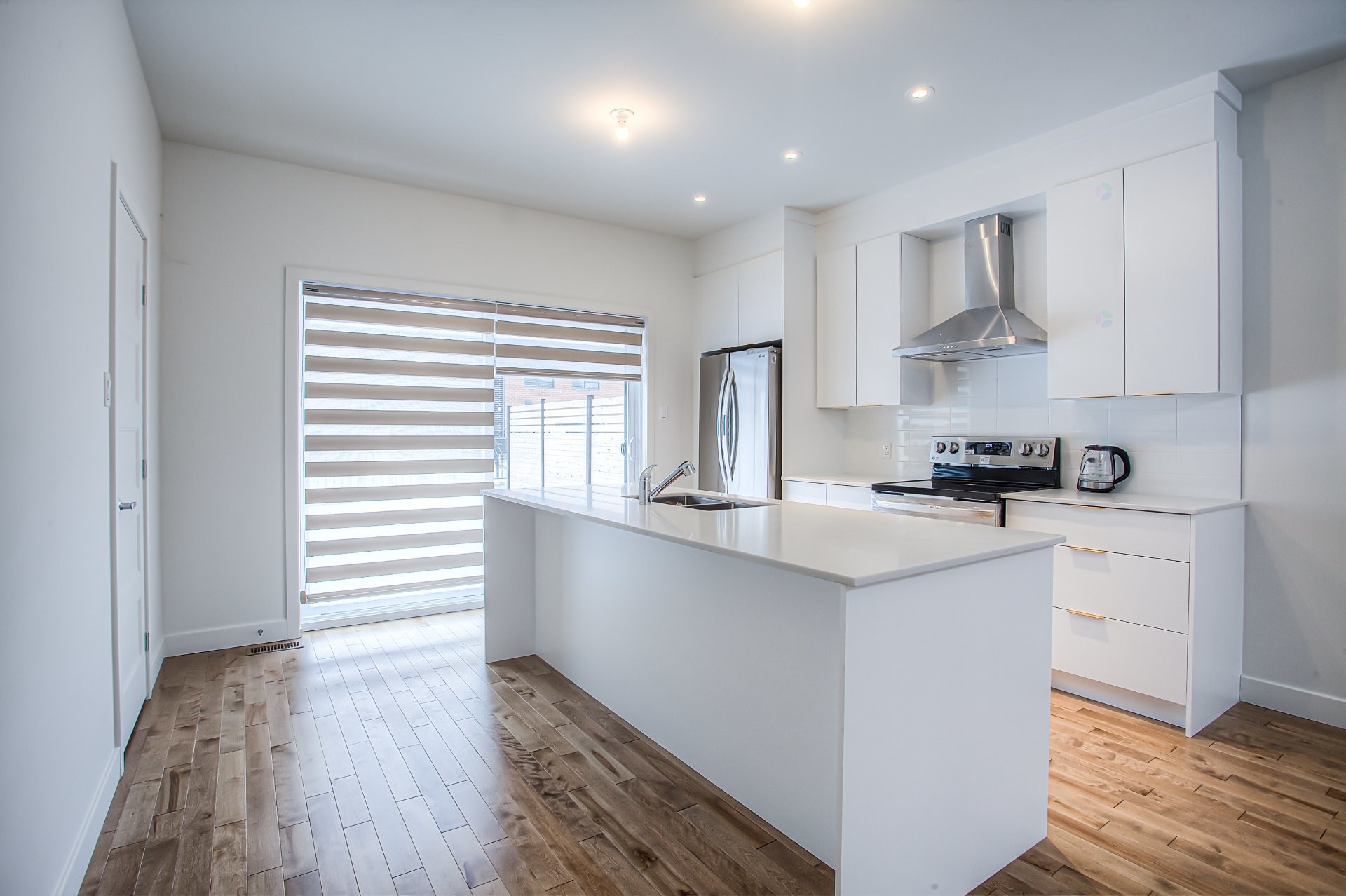 









213


Av. Mason

,
Pointe-Claire,




QC
H9R0E6

