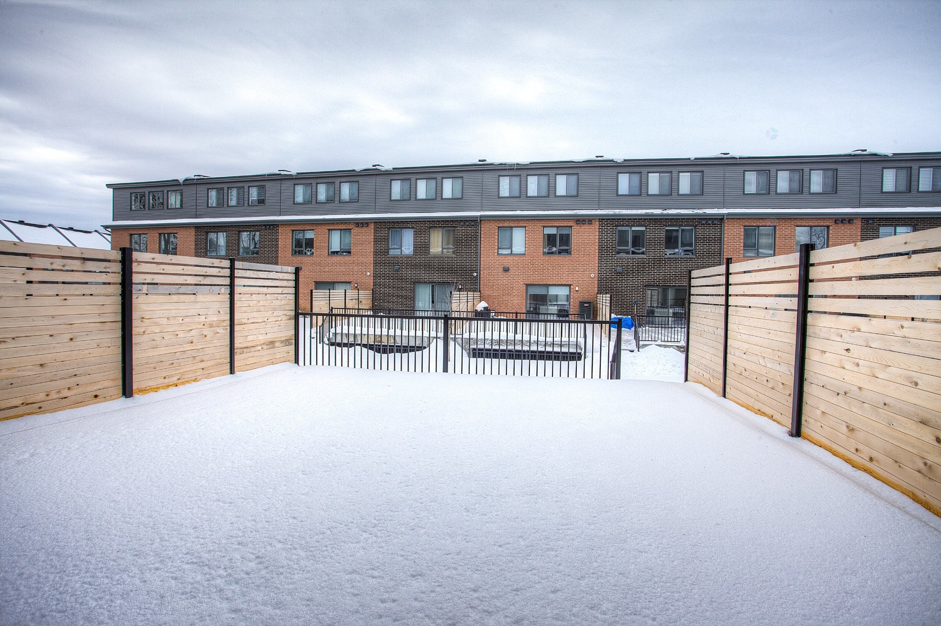 









213


Av. Mason

,
Pointe-Claire,




QC
H9R0E6

