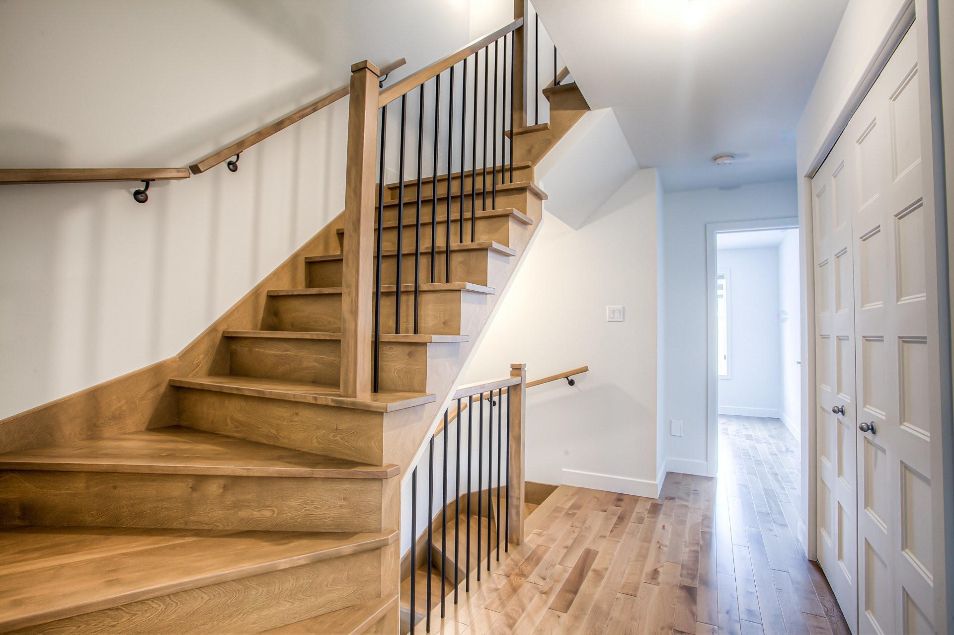 









213


Av. Mason

,
Pointe-Claire,




QC
H9R0E6

