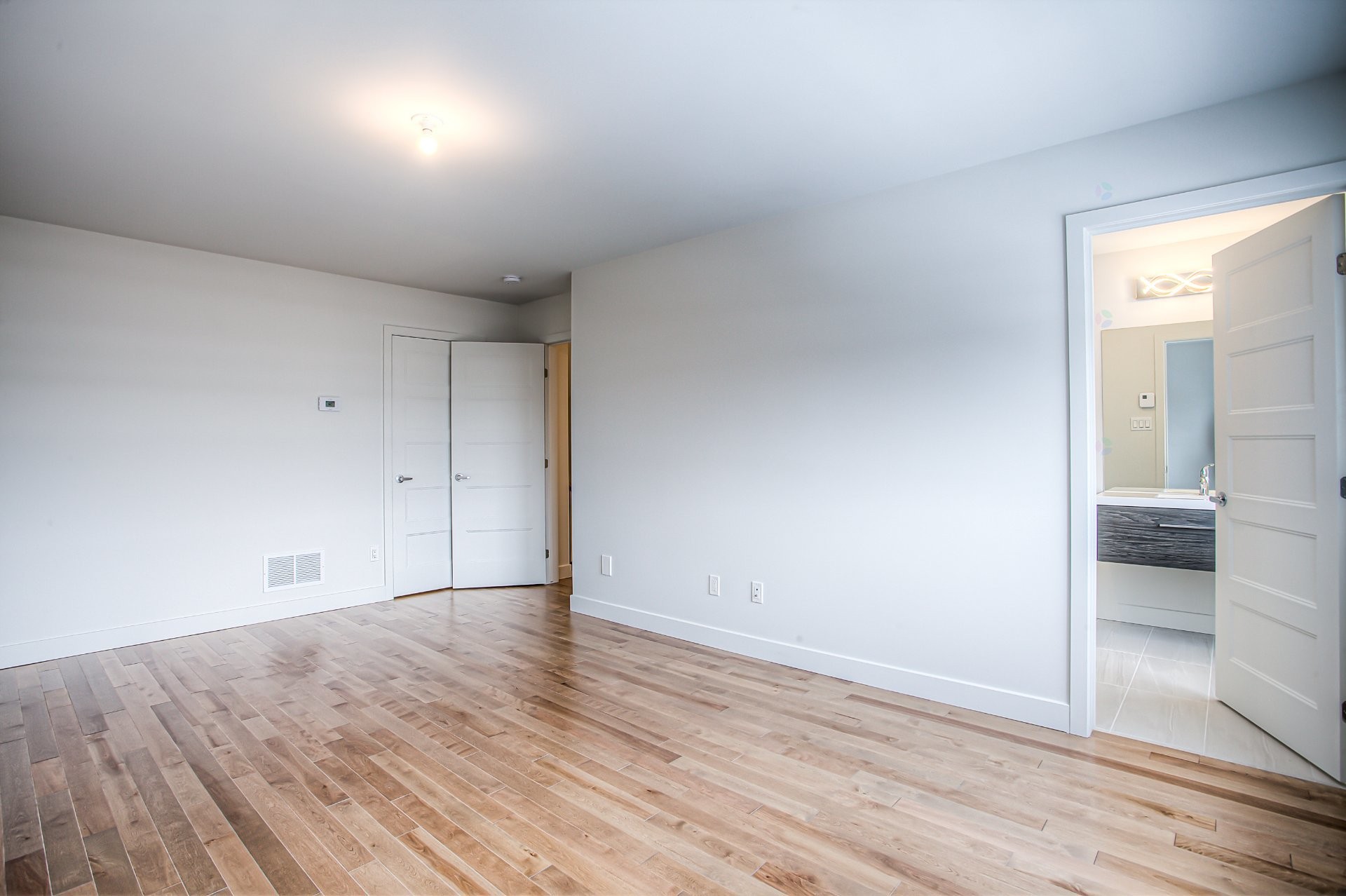 









213


Av. Mason

,
Pointe-Claire,




QC
H9R0E6

