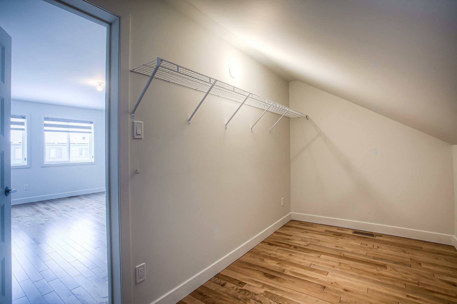 









213


Av. Mason

,
Pointe-Claire,




QC
H9R0E6

