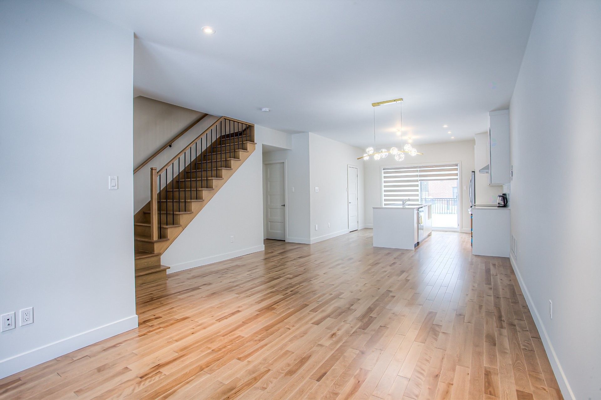 









213


Av. Mason

,
Pointe-Claire,




QC
H9R0E6

