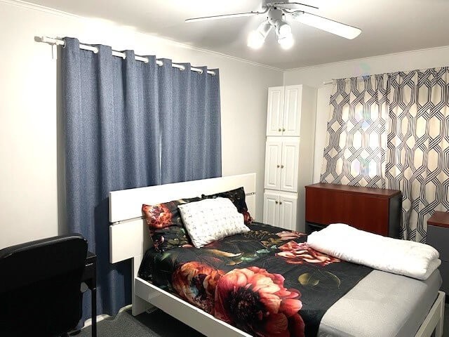 









288


Rue Champlain

,
Gatineau (Hull),




QC
J8X3S2

