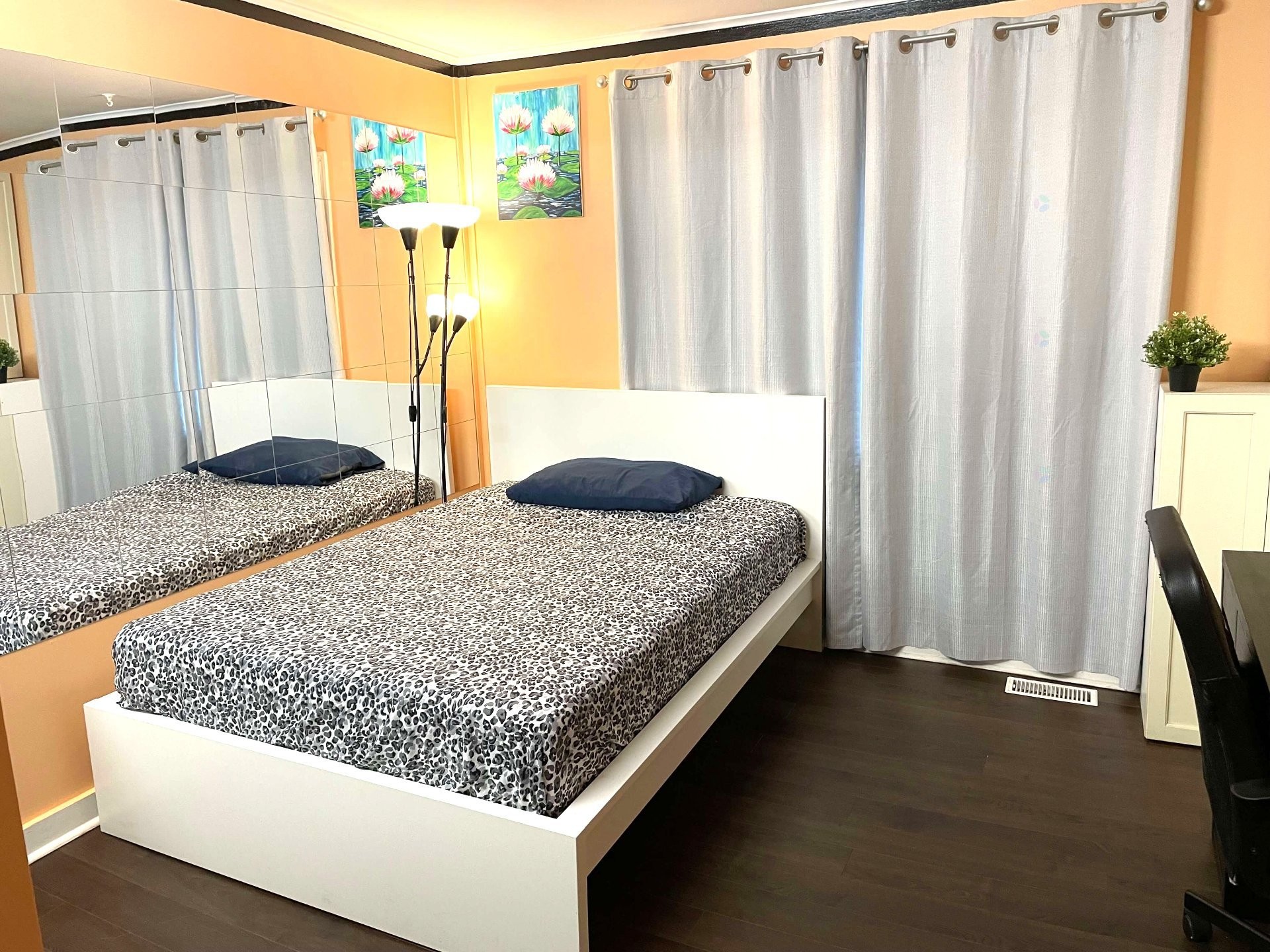 









288


Rue Champlain

,
Gatineau (Hull),




QC
J8X3S2

