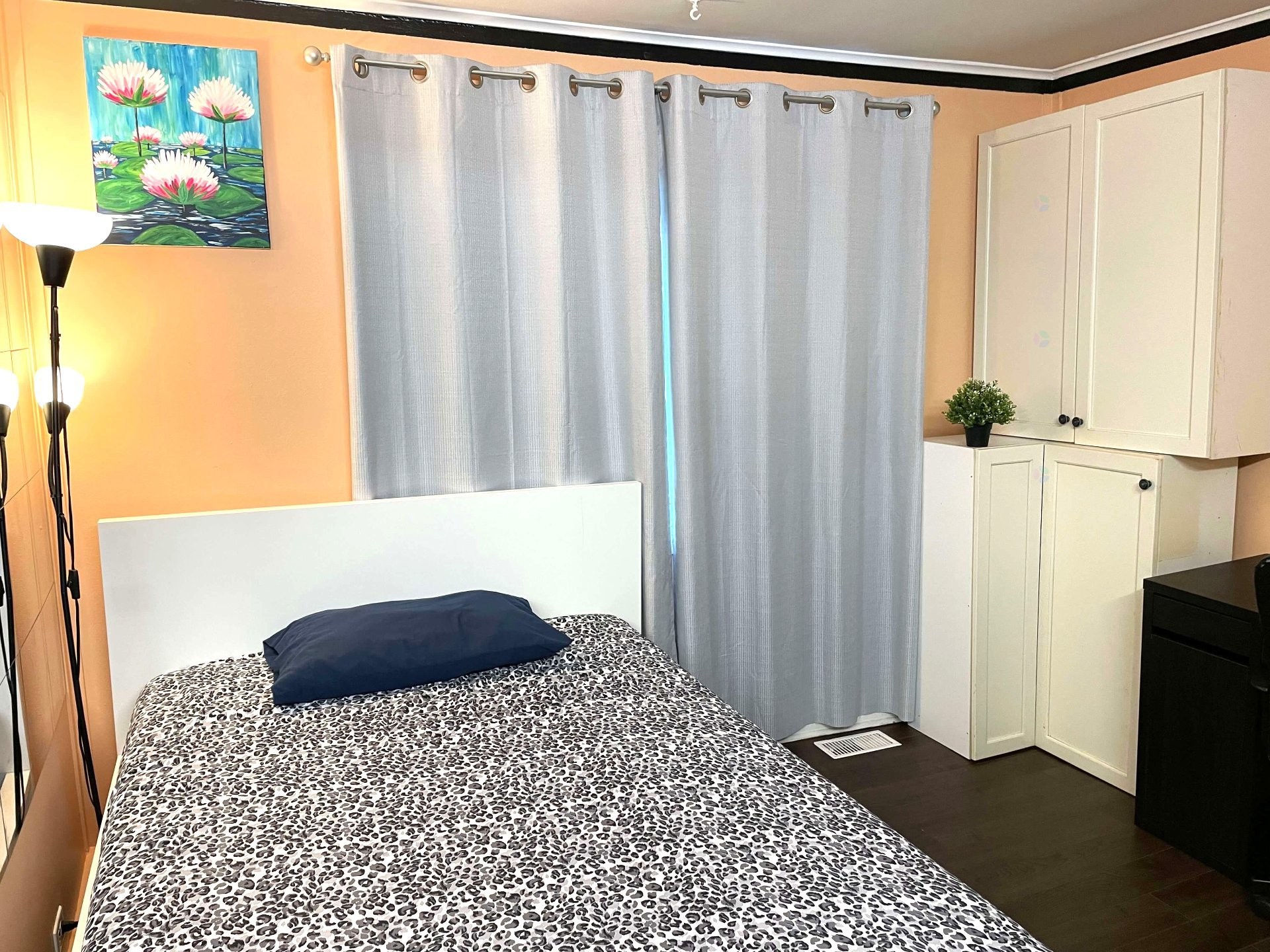 









288


Rue Champlain

,
Gatineau (Hull),




QC
J8X3S2

