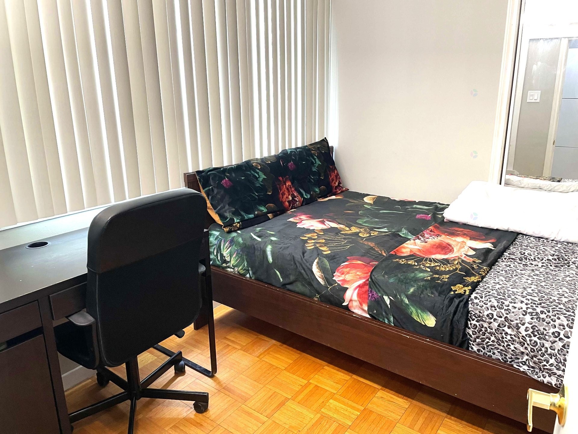 









288


Rue Champlain

,
Gatineau (Hull),




QC
J8X3S2

