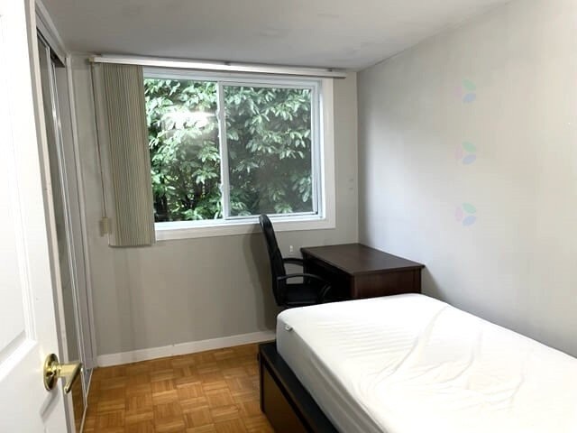 









288


Rue Champlain

,
Gatineau (Hull),




QC
J8X3S2

