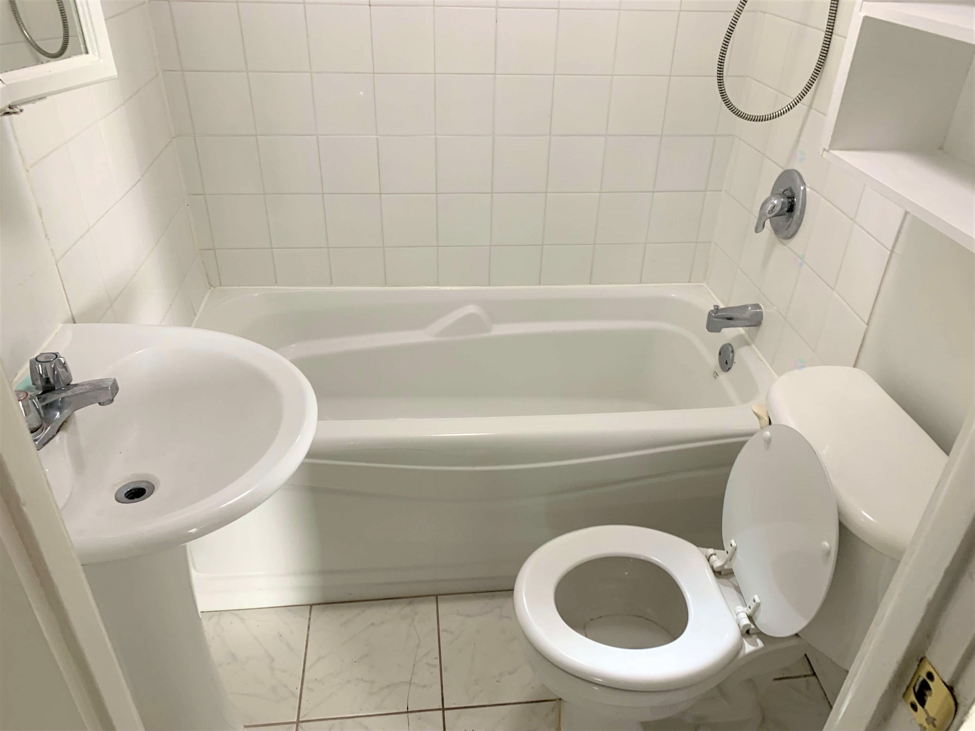 









288


Rue Champlain

,
Gatineau (Hull),




QC
J8X3S2

