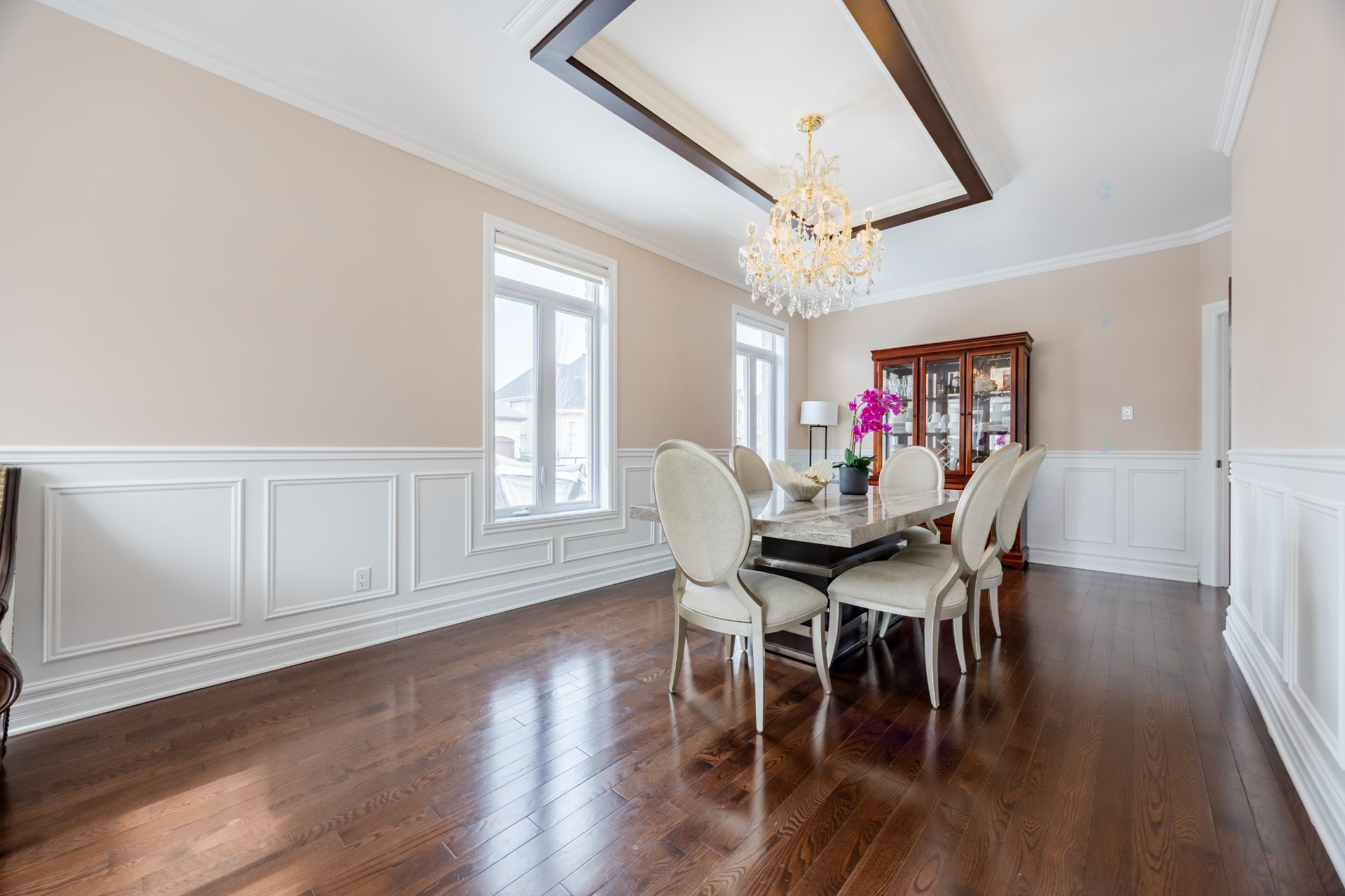 









3885


Carré Pauline-Lighstone

,
Montréal (Saint-Laurent),




QC
H4R3K3

