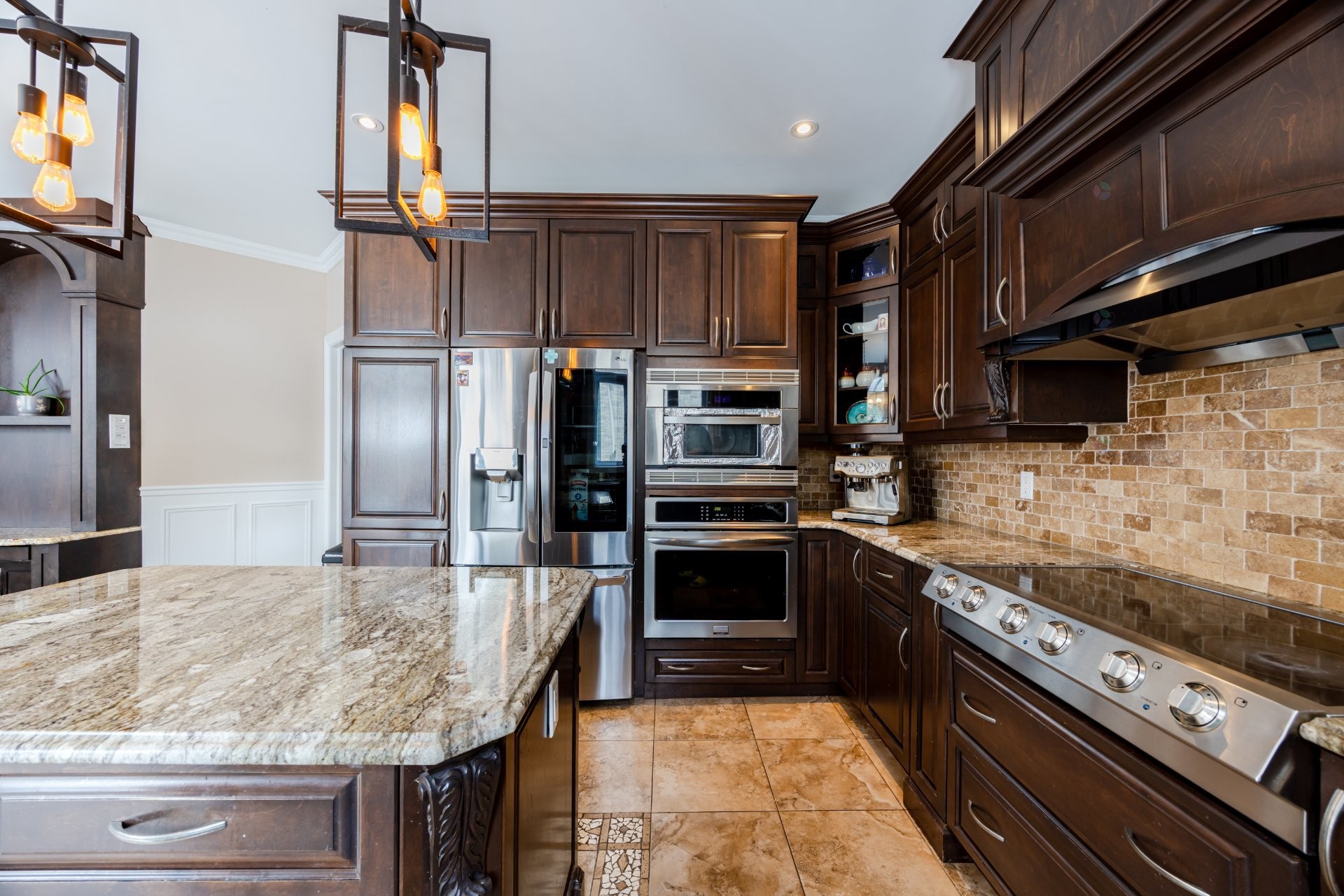 









3885


Carré Pauline-Lighstone

,
Montréal (Saint-Laurent),




QC
H4R3K3

