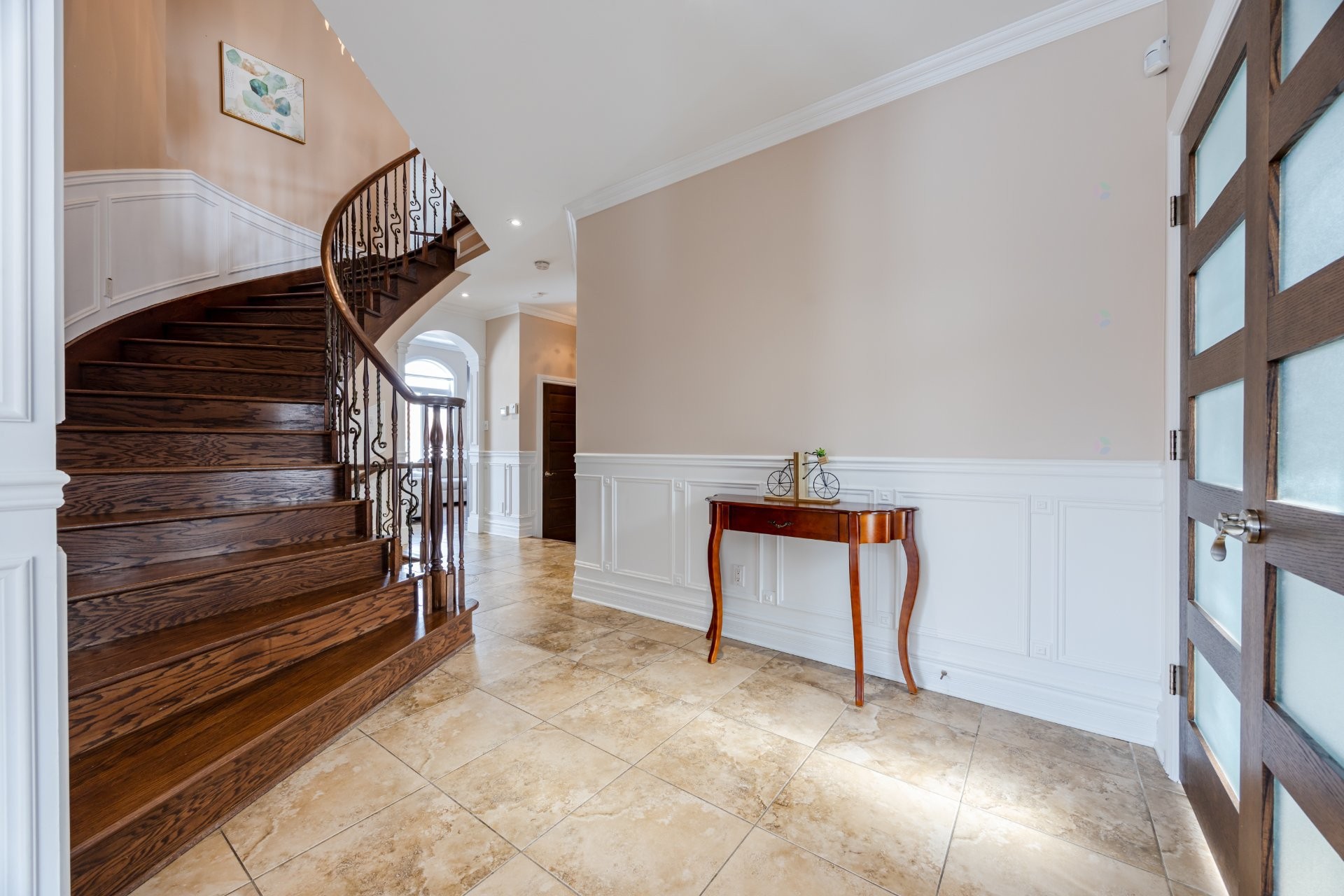 









3885


Carré Pauline-Lighstone

,
Montréal (Saint-Laurent),




QC
H4R3K3

