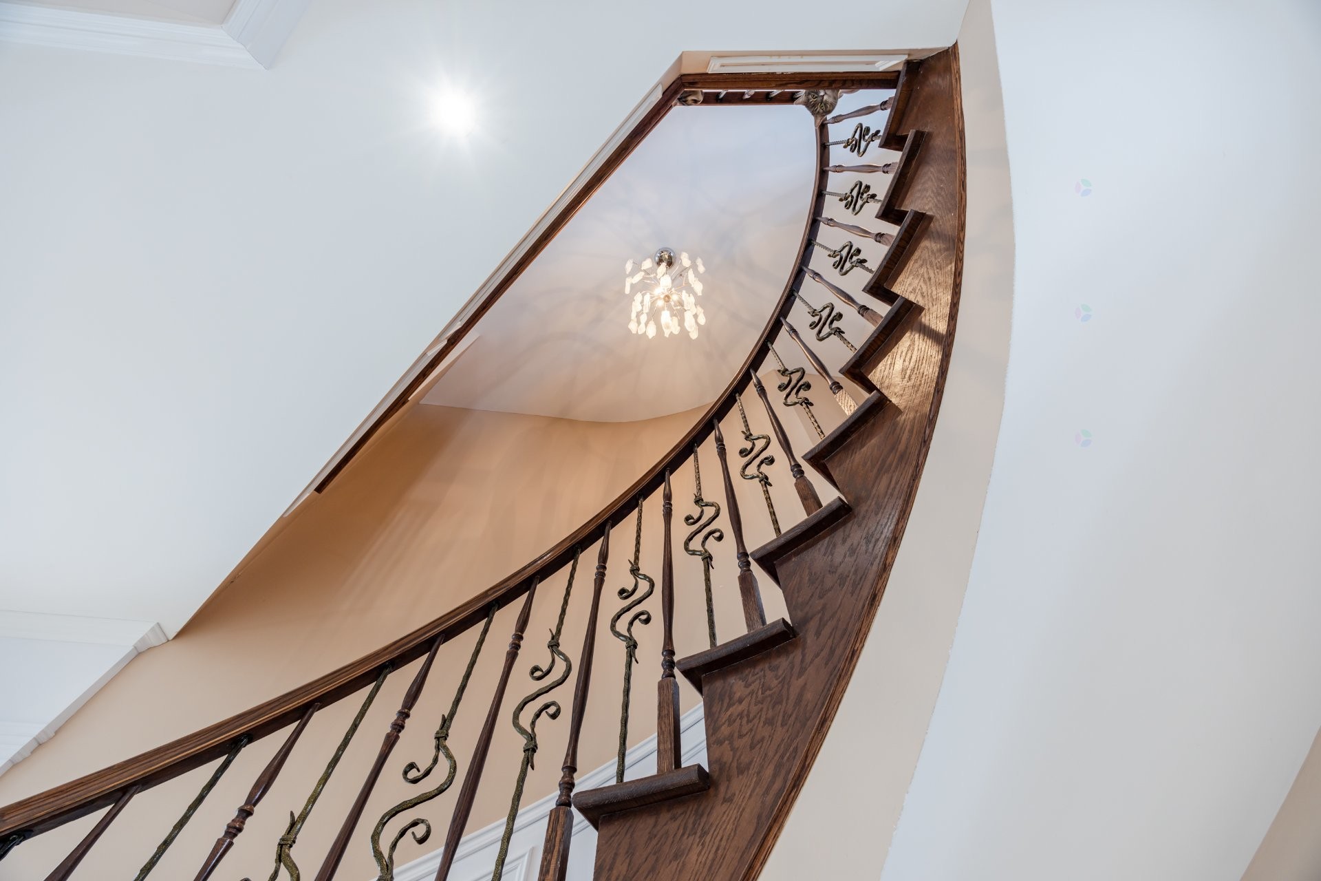 









3885


Carré Pauline-Lighstone

,
Montréal (Saint-Laurent),




QC
H4R3K3

