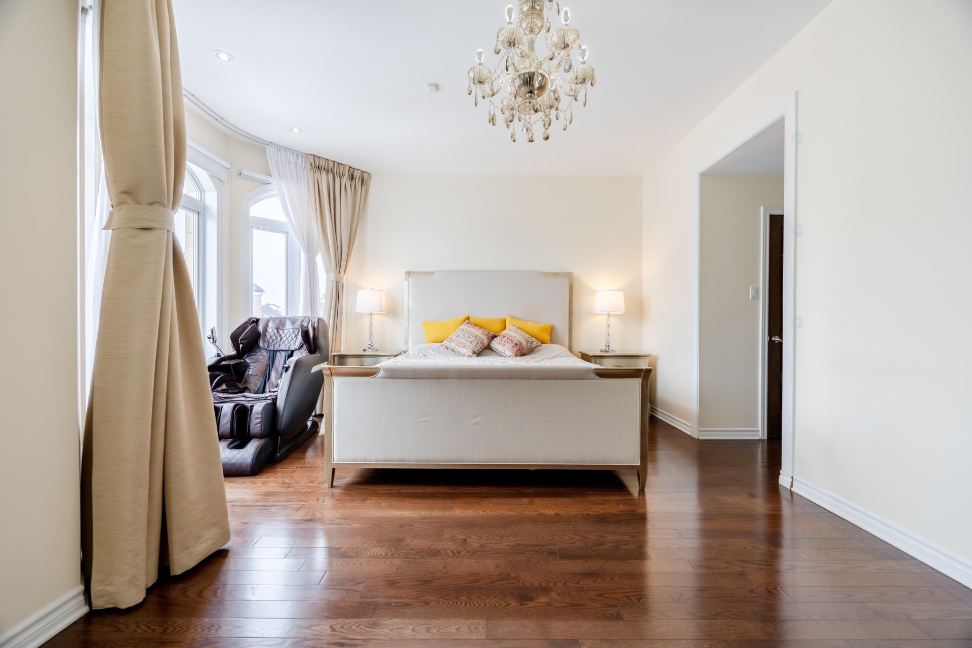 









3885


Carré Pauline-Lighstone

,
Montréal (Saint-Laurent),




QC
H4R3K3

