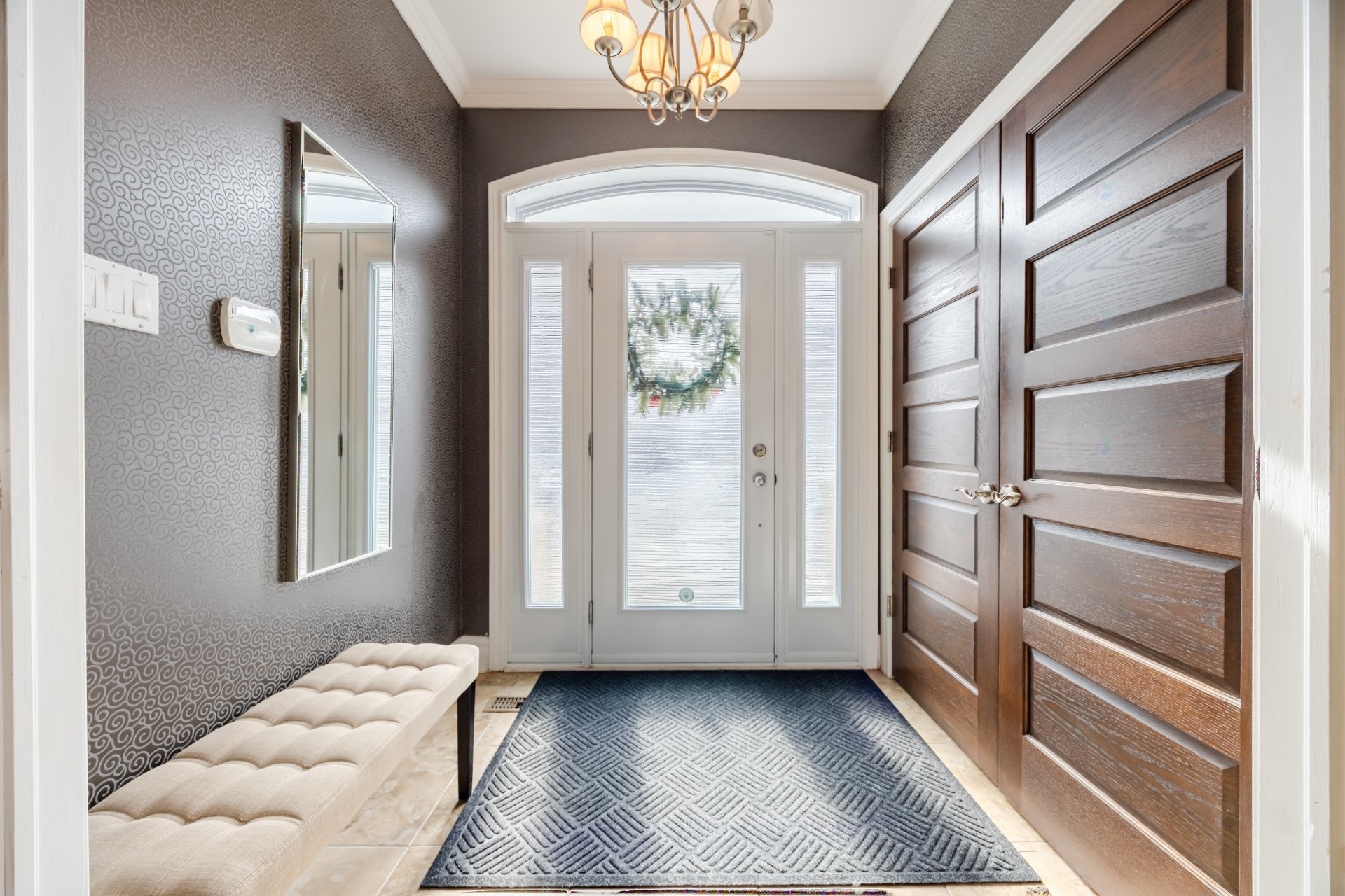 









3885


Carré Pauline-Lighstone

,
Montréal (Saint-Laurent),




QC
H4R3K3

