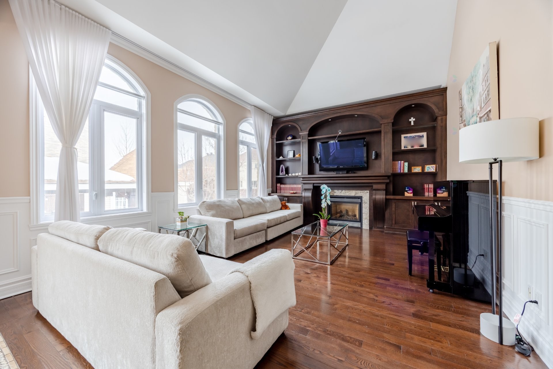 









3885


Carré Pauline-Lighstone

,
Montréal (Saint-Laurent),




QC
H4R3K3

