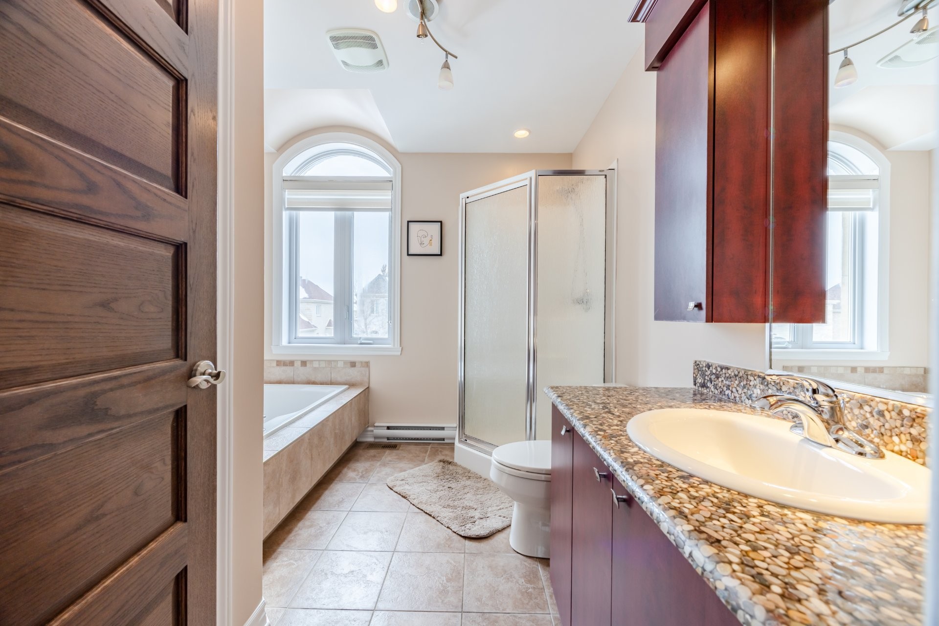 









3885


Carré Pauline-Lighstone

,
Montréal (Saint-Laurent),




QC
H4R3K3

