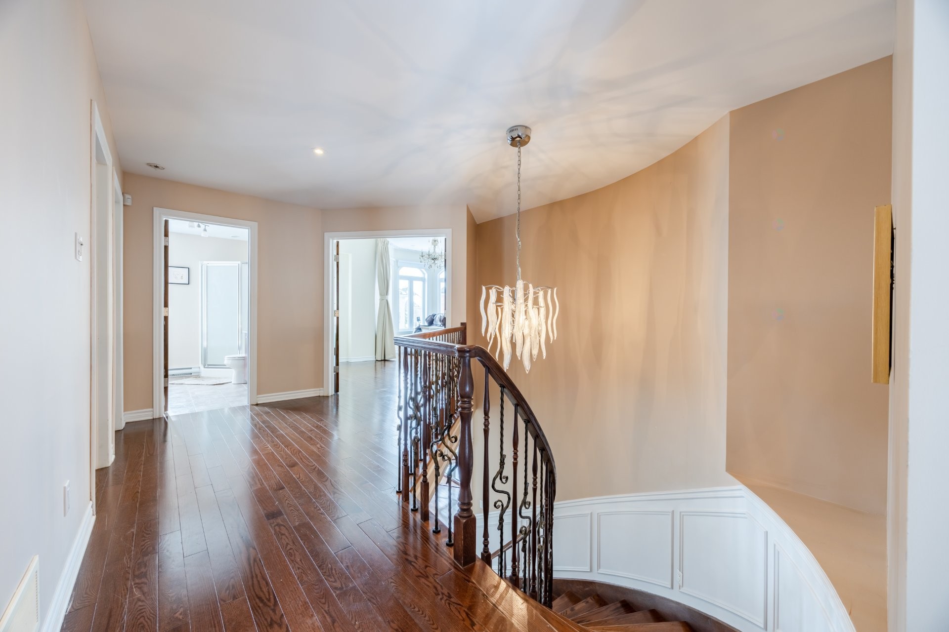 









3885


Carré Pauline-Lighstone

,
Montréal (Saint-Laurent),




QC
H4R3K3

