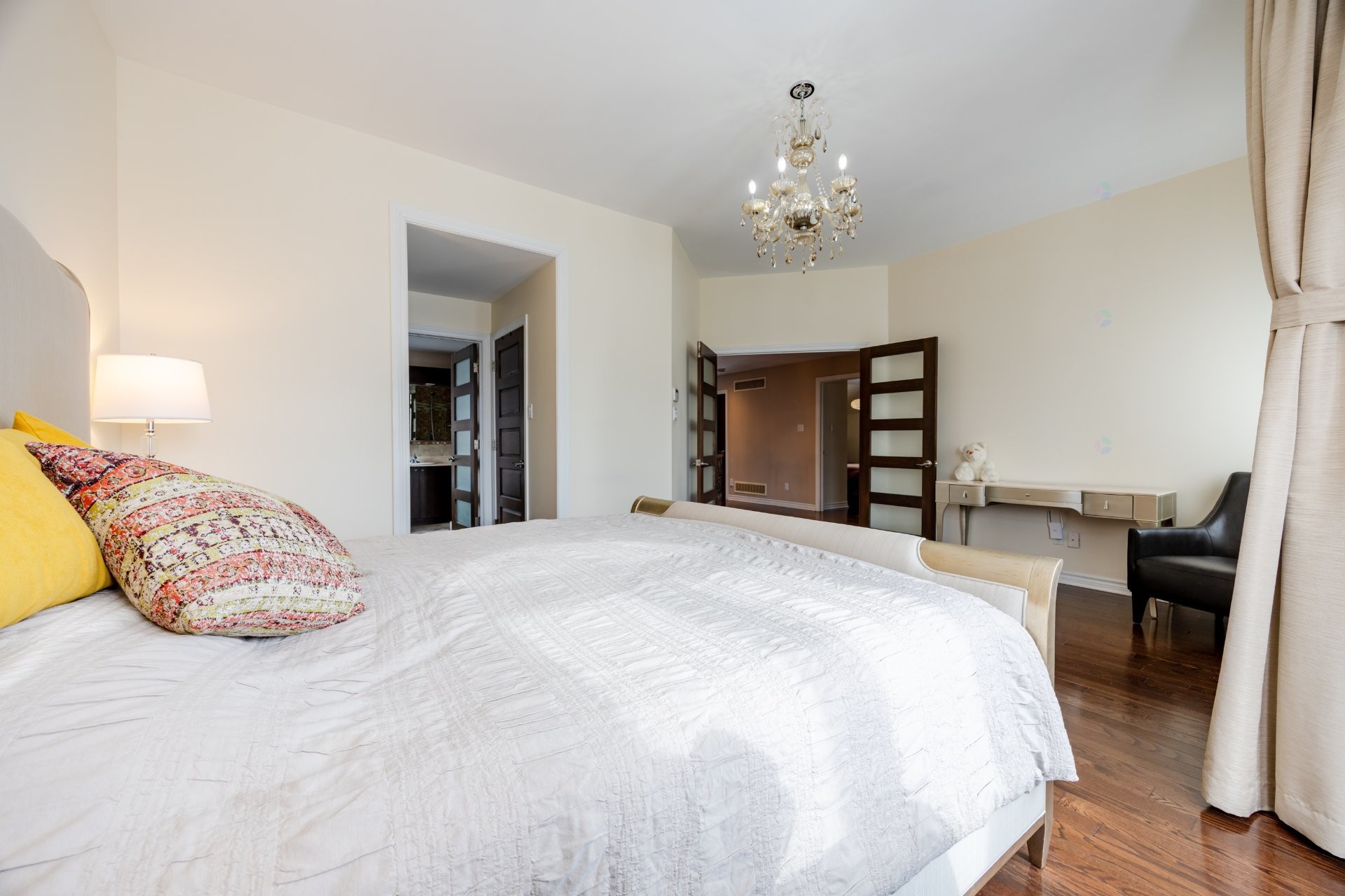 









3885


Carré Pauline-Lighstone

,
Montréal (Saint-Laurent),




QC
H4R3K3

