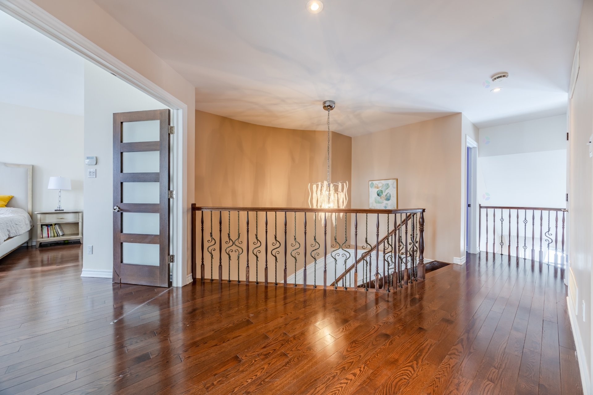 









3885


Carré Pauline-Lighstone

,
Montréal (Saint-Laurent),




QC
H4R3K3

