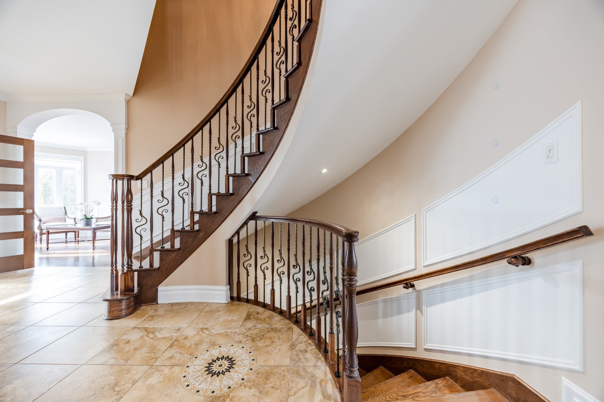 









3885


Carré Pauline-Lighstone

,
Montréal (Saint-Laurent),




QC
H4R3K3

