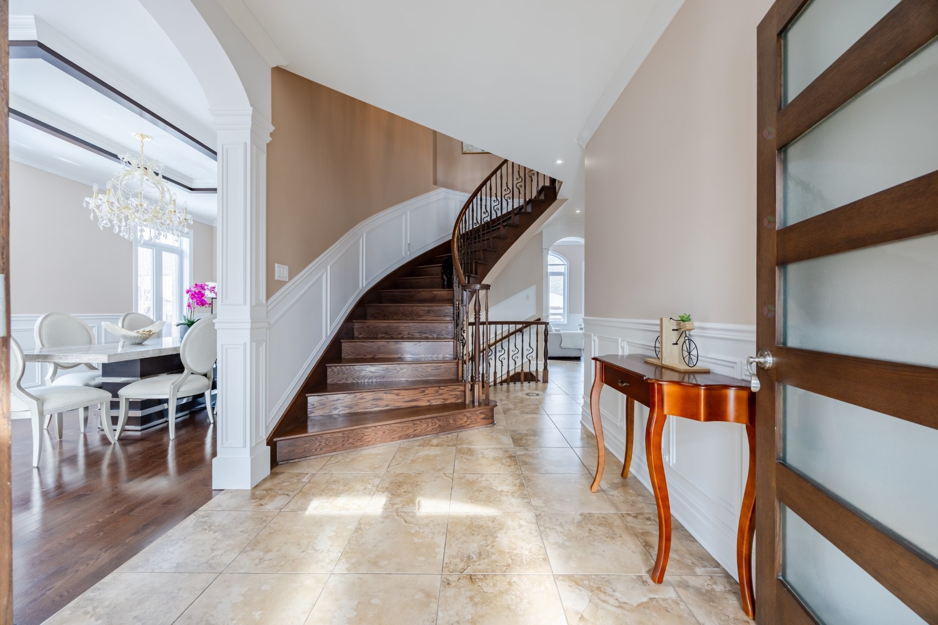 









3885


Carré Pauline-Lighstone

,
Montréal (Saint-Laurent),




QC
H4R3K3

