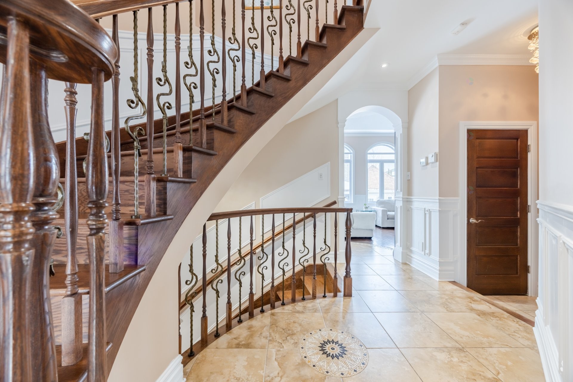 









3885


Carré Pauline-Lighstone

,
Montréal (Saint-Laurent),




QC
H4R3K3

