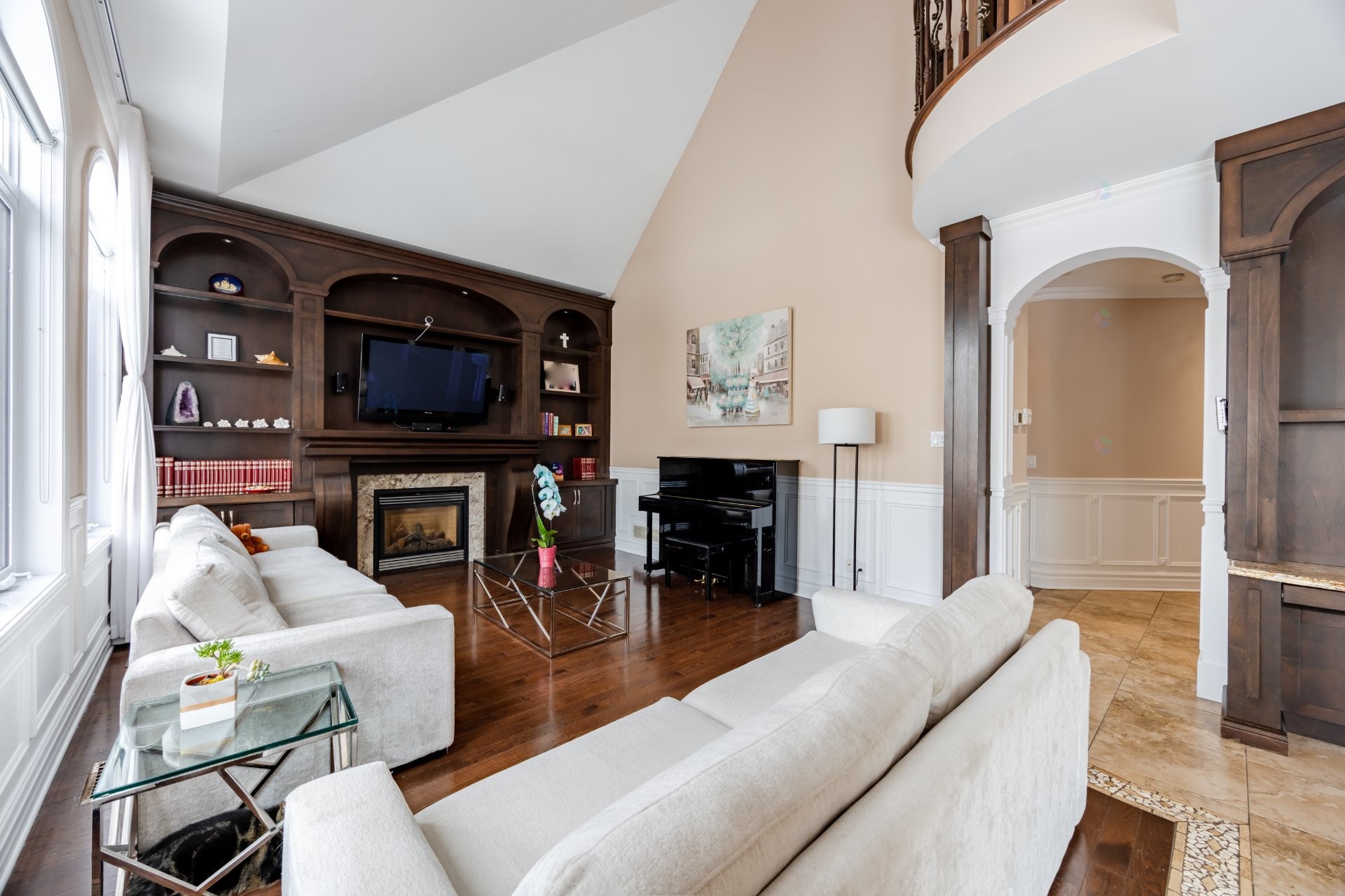 









3885


Carré Pauline-Lighstone

,
Montréal (Saint-Laurent),




QC
H4R3K3

