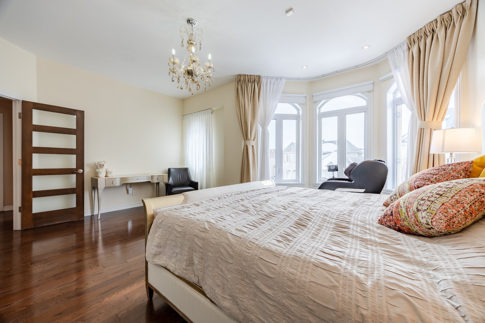 









3885


Carré Pauline-Lighstone

,
Montréal (Saint-Laurent),




QC
H4R3K3

