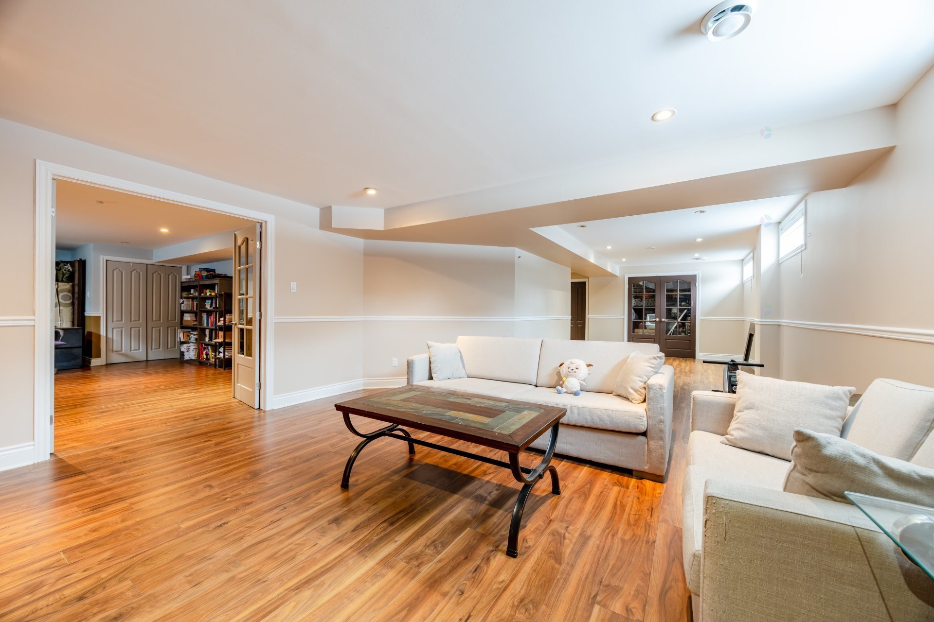 









3885


Carré Pauline-Lighstone

,
Montréal (Saint-Laurent),




QC
H4R3K3

