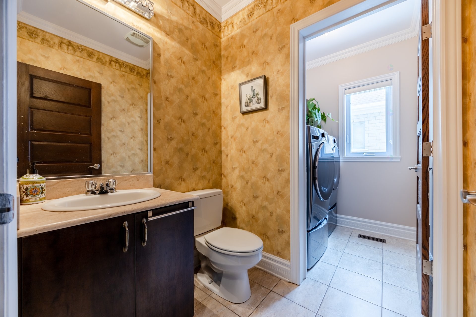 









3885


Carré Pauline-Lighstone

,
Montréal (Saint-Laurent),




QC
H4R3K3

