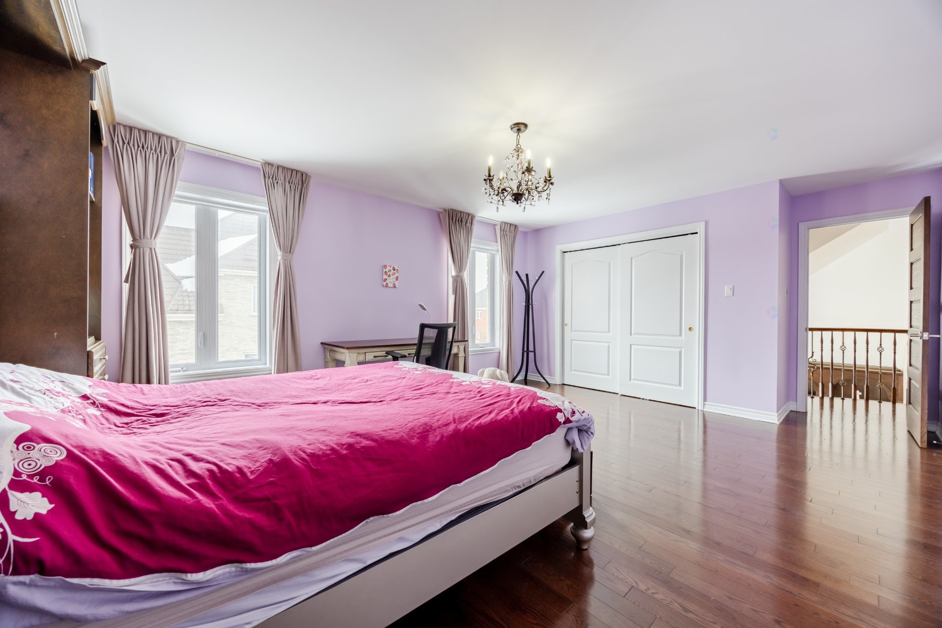 









3885


Carré Pauline-Lighstone

,
Montréal (Saint-Laurent),




QC
H4R3K3

