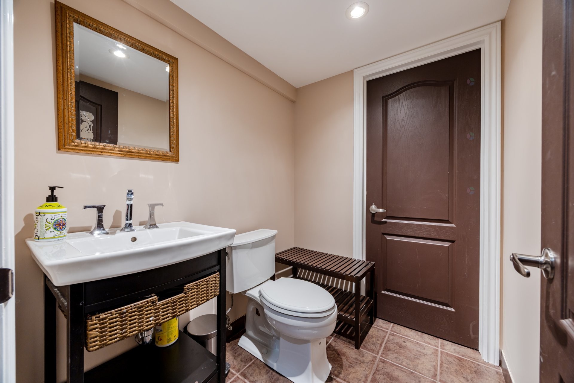 









3885


Carré Pauline-Lighstone

,
Montréal (Saint-Laurent),




QC
H4R3K3

