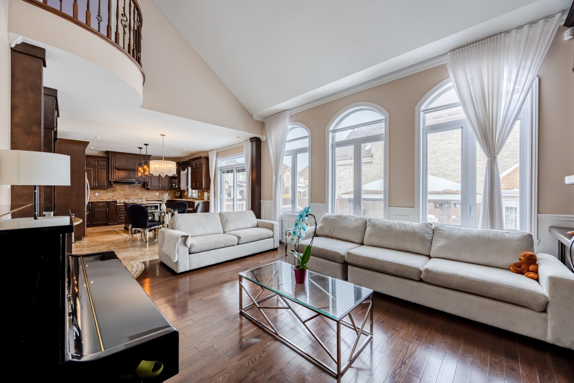 









3885


Carré Pauline-Lighstone

,
Montréal (Saint-Laurent),




QC
H4R3K3

