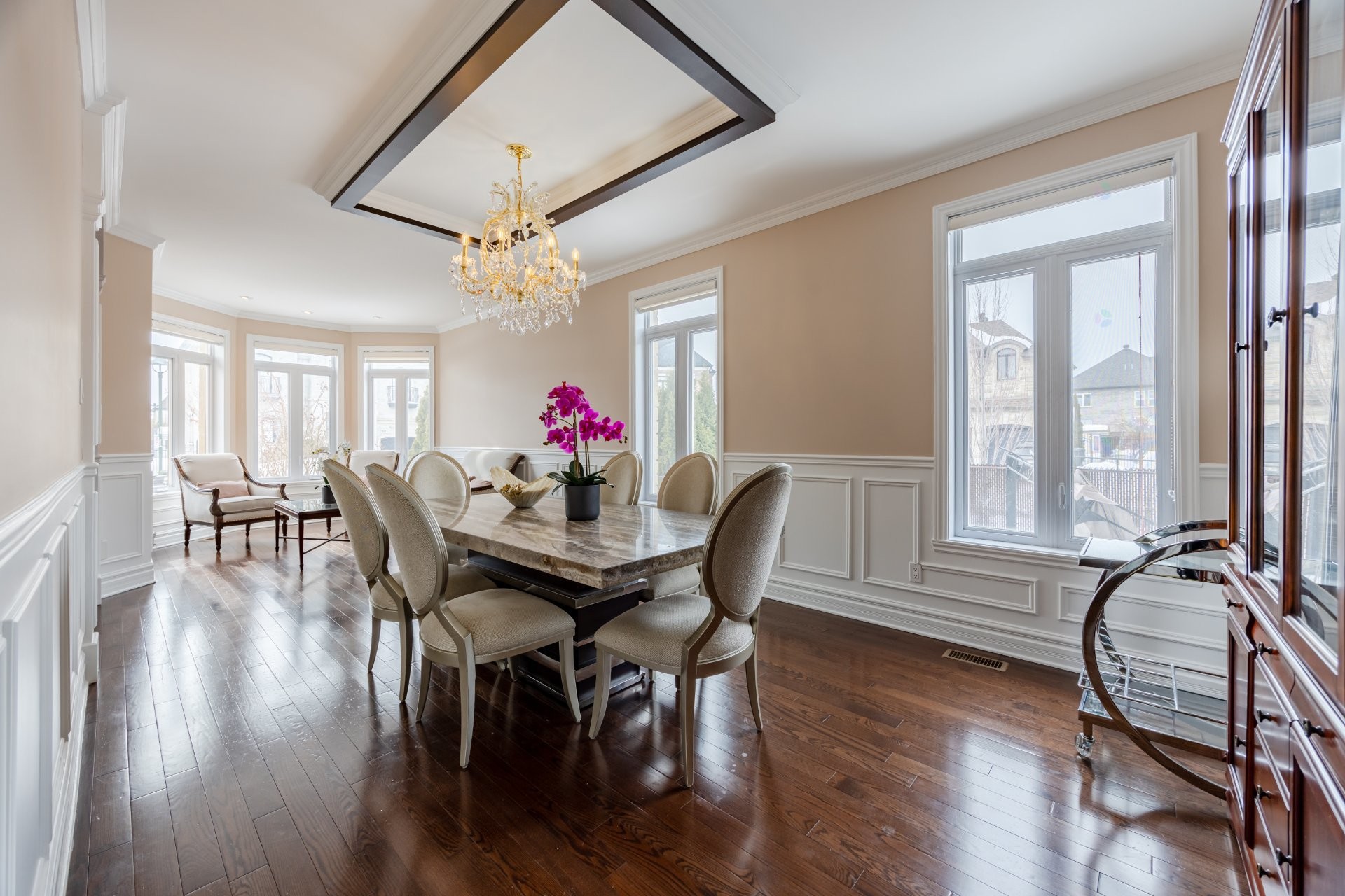 









3885


Carré Pauline-Lighstone

,
Montréal (Saint-Laurent),




QC
H4R3K3

