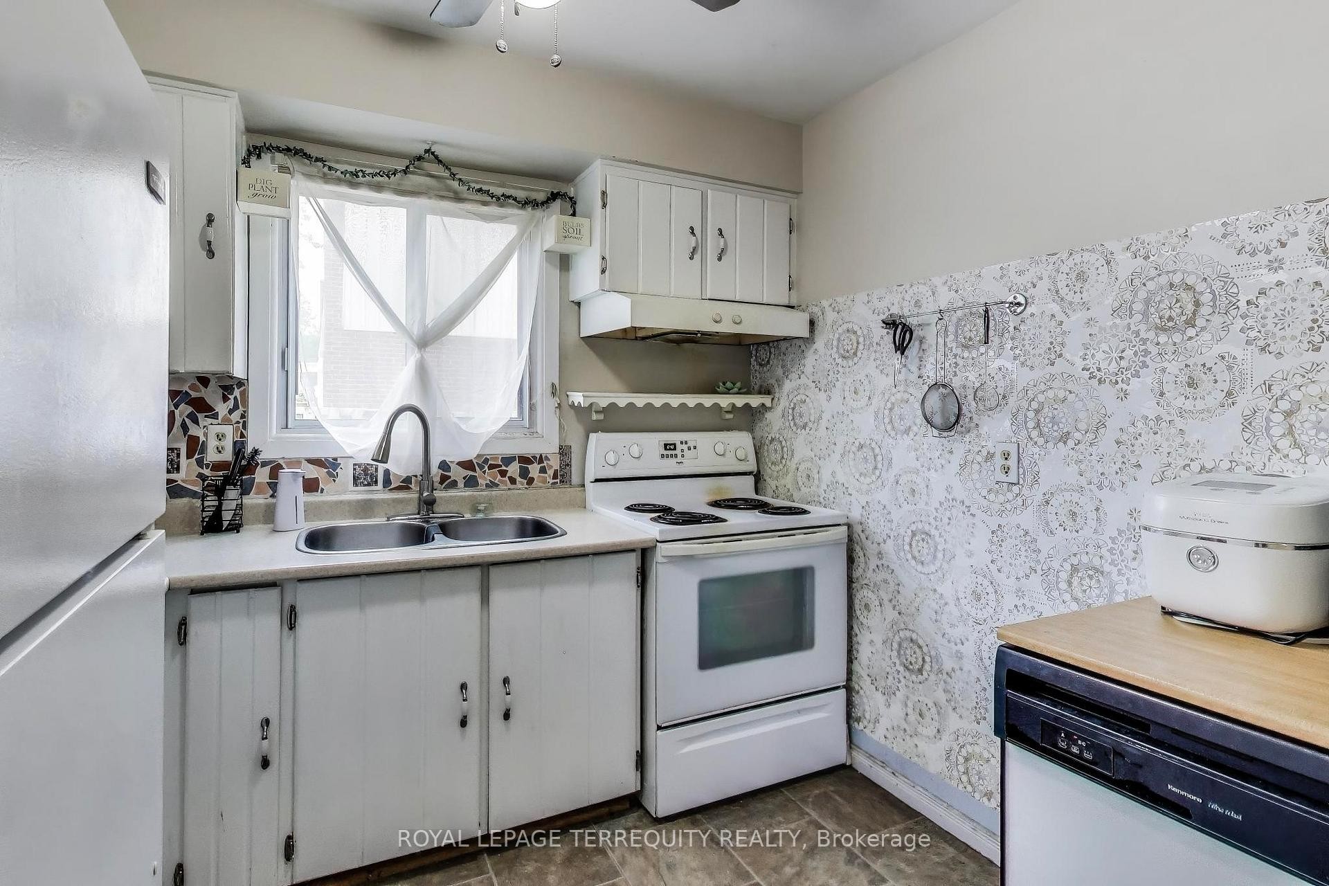 









1100


Oxford

Street, 88,
Oshawa,




ON
L1J 6G4

