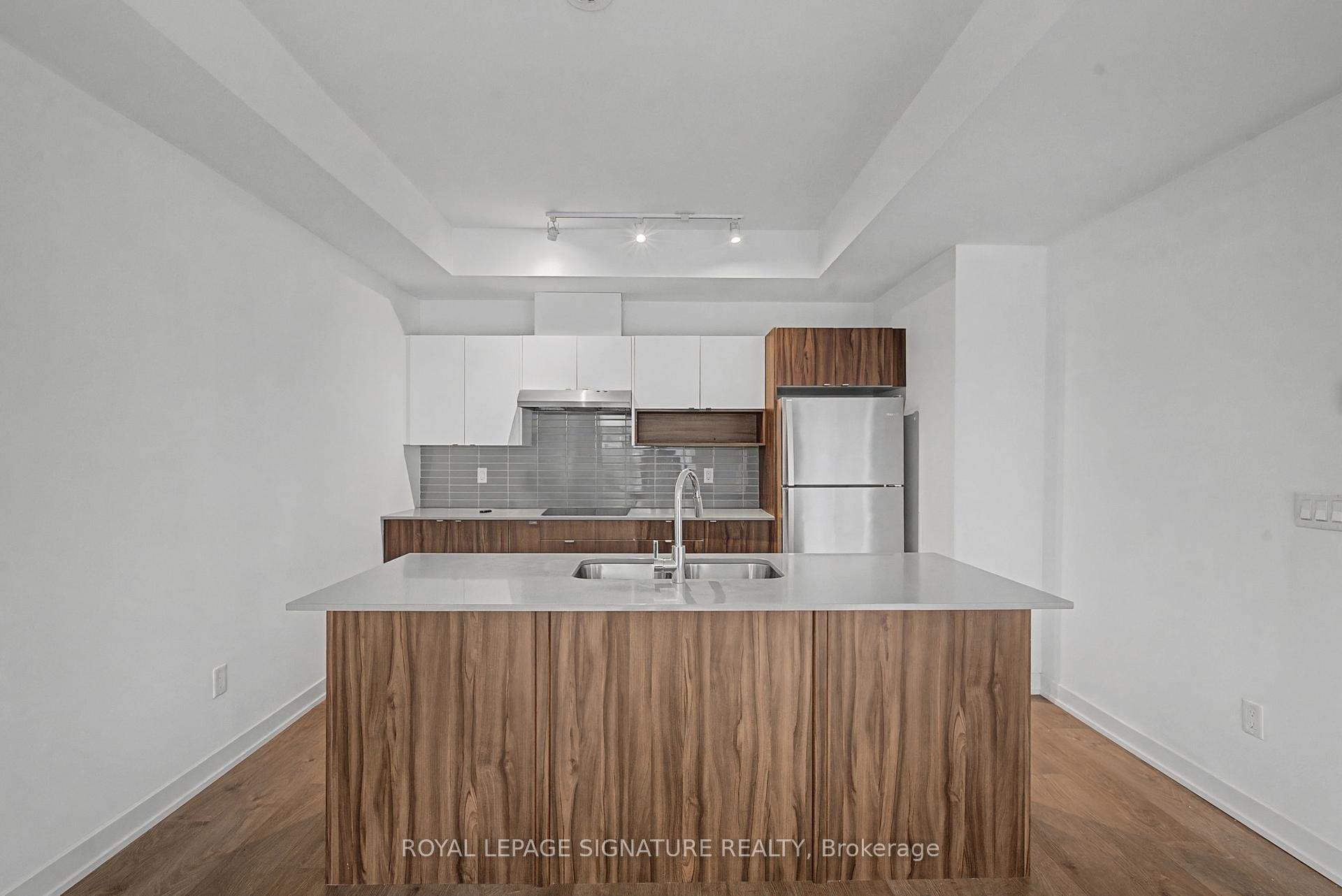 









1121


Cooke

Boulevard, 3,
Burlington,




ON
L7T 0C4

