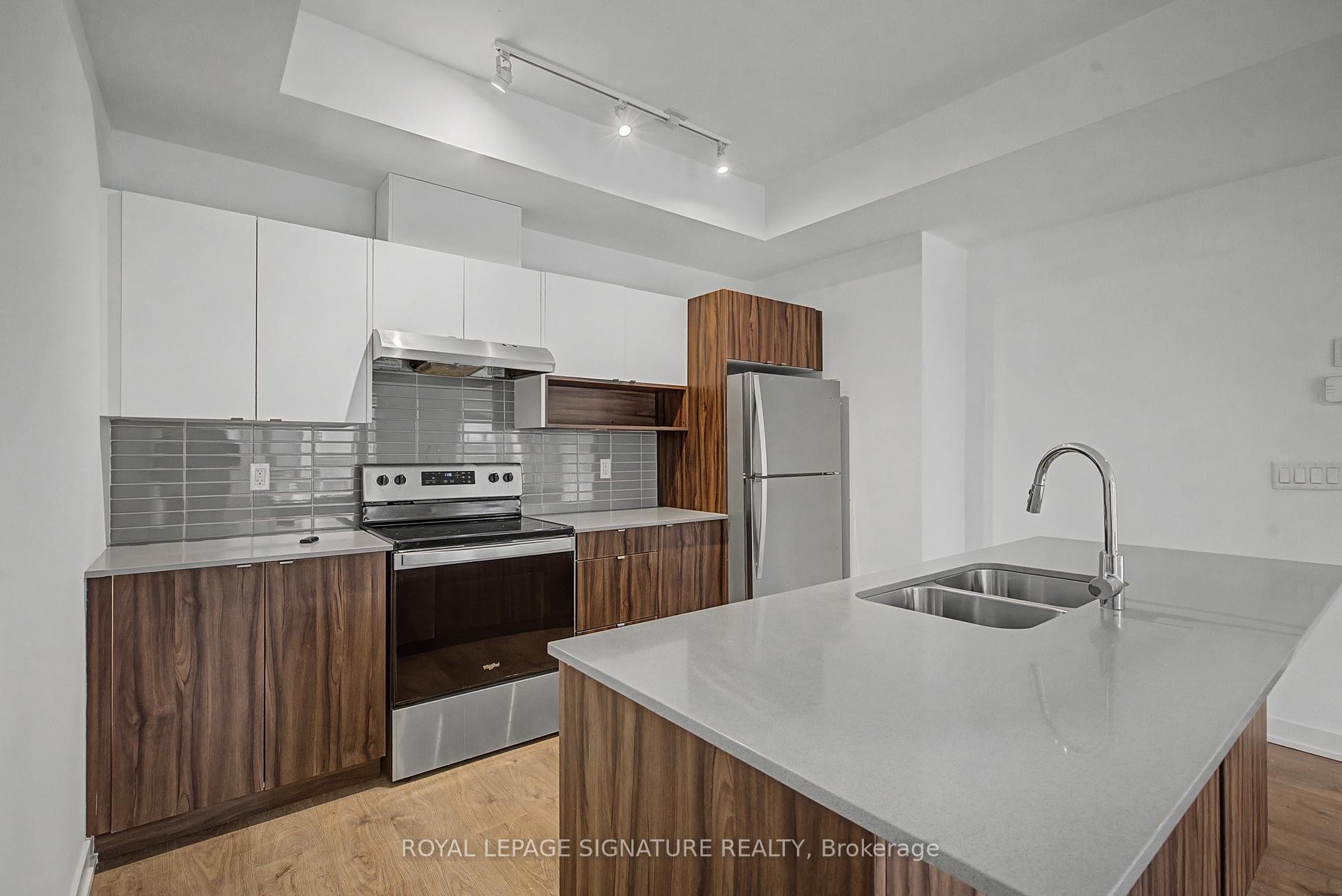 









1121


Cooke

Boulevard, 3,
Burlington,




ON
L7T 0C4

