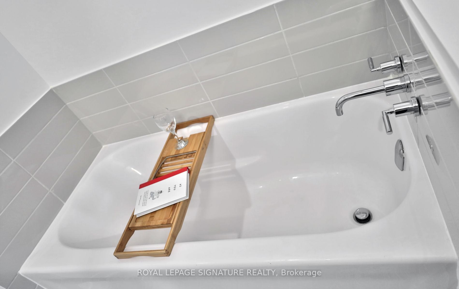 









1121


Cooke

Boulevard, 3,
Burlington,




ON
L7T 0C4

