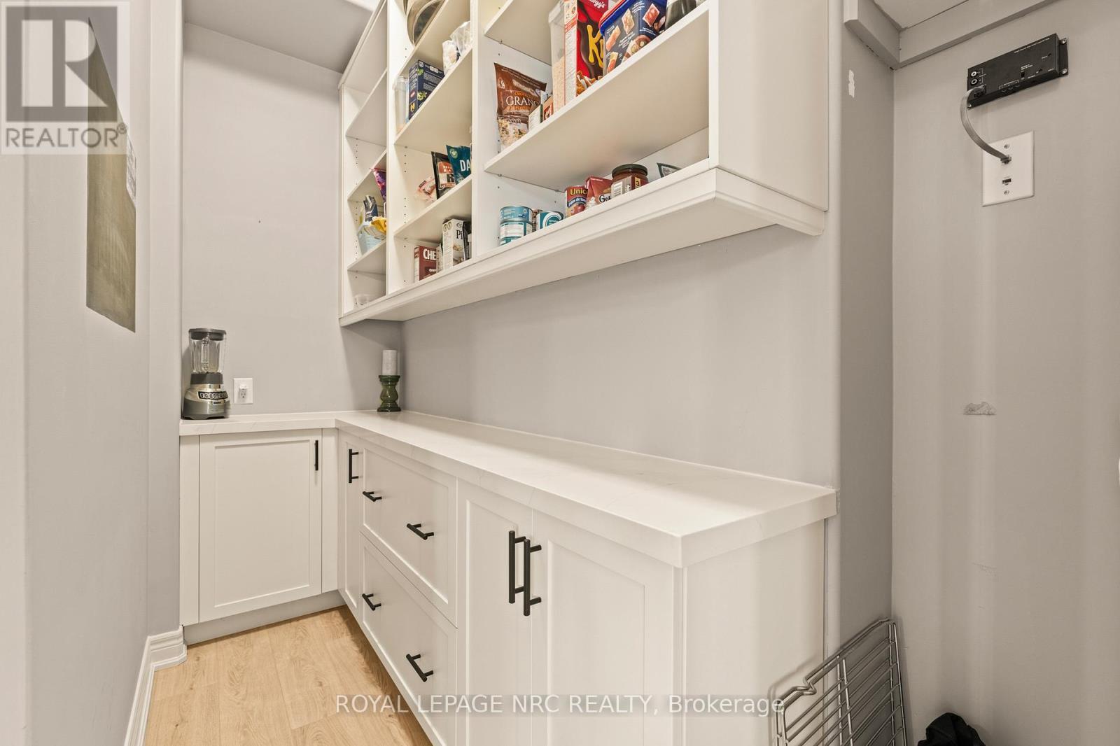 












63 TERRACE DRIVE

,
Grimsby (Grimsby East),




Ontario
L3M1B6

