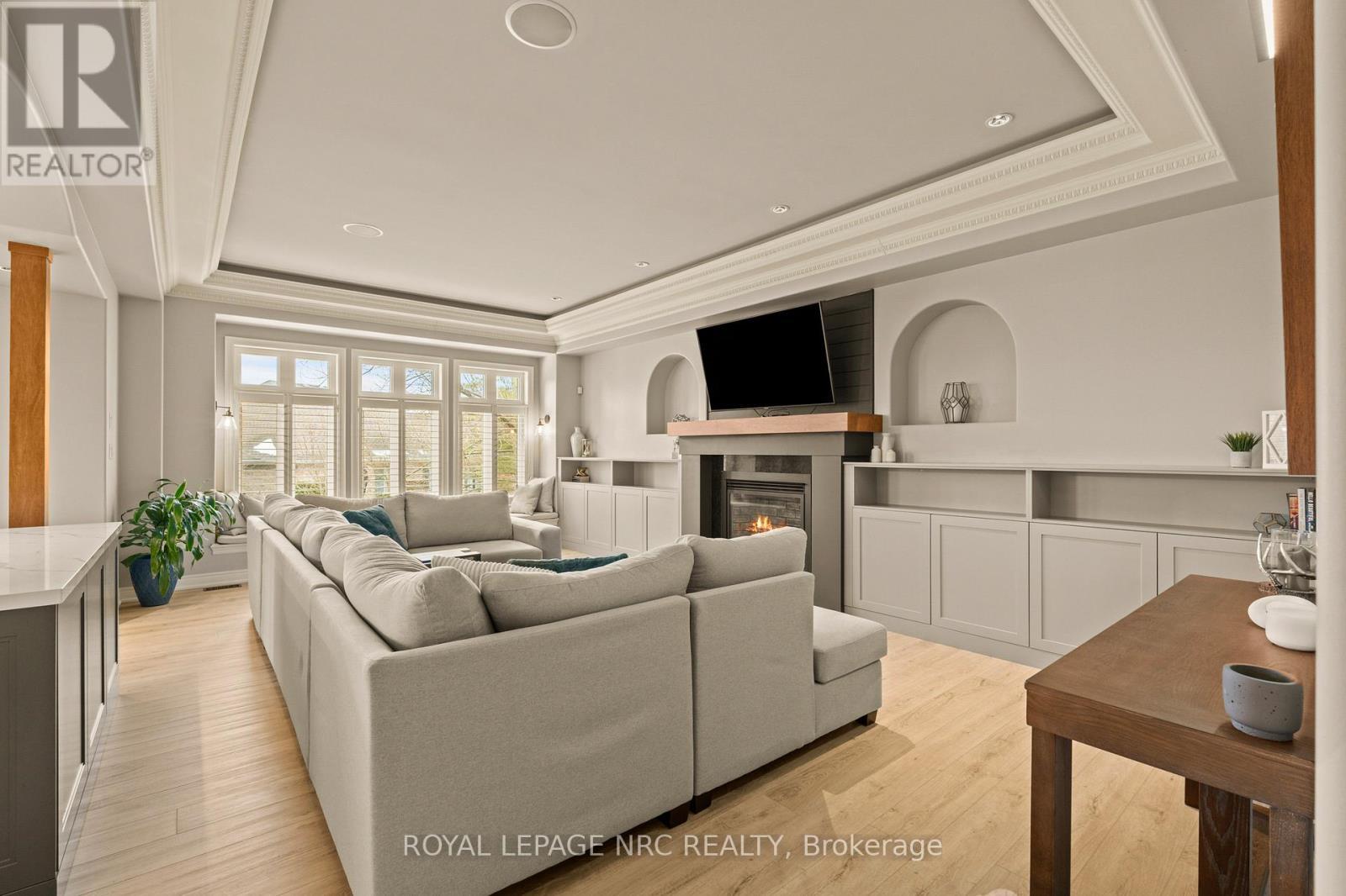 












63 TERRACE DRIVE

,
Grimsby (Grimsby East),




Ontario
L3M1B6

