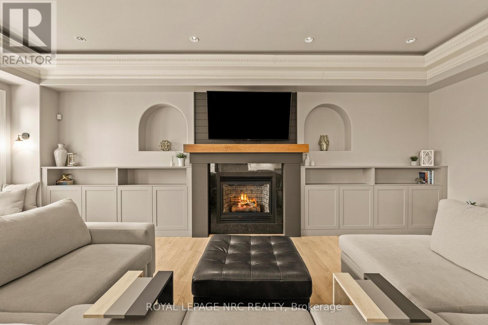 












63 TERRACE DRIVE

,
Grimsby (Grimsby East),




Ontario
L3M1B6

