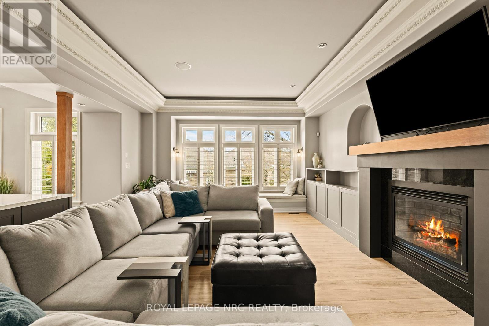 












63 TERRACE DRIVE

,
Grimsby (Grimsby East),




Ontario
L3M1B6

