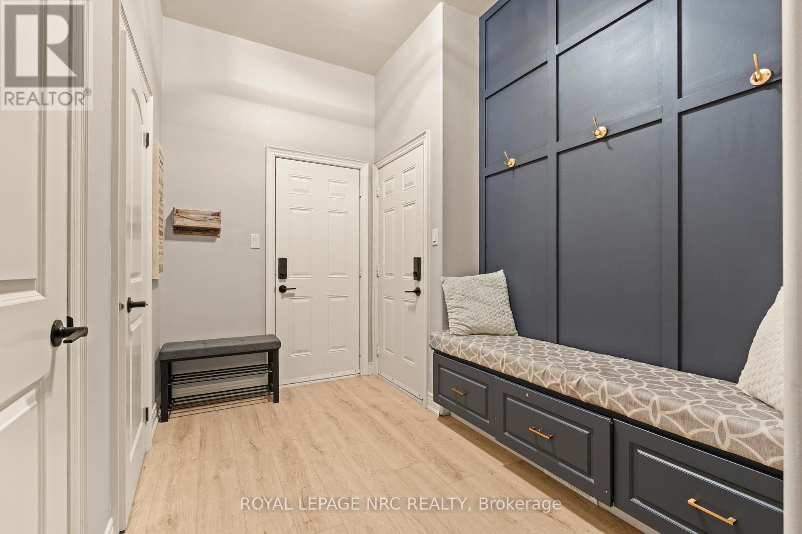 












63 TERRACE DRIVE

,
Grimsby (Grimsby East),




Ontario
L3M1B6

