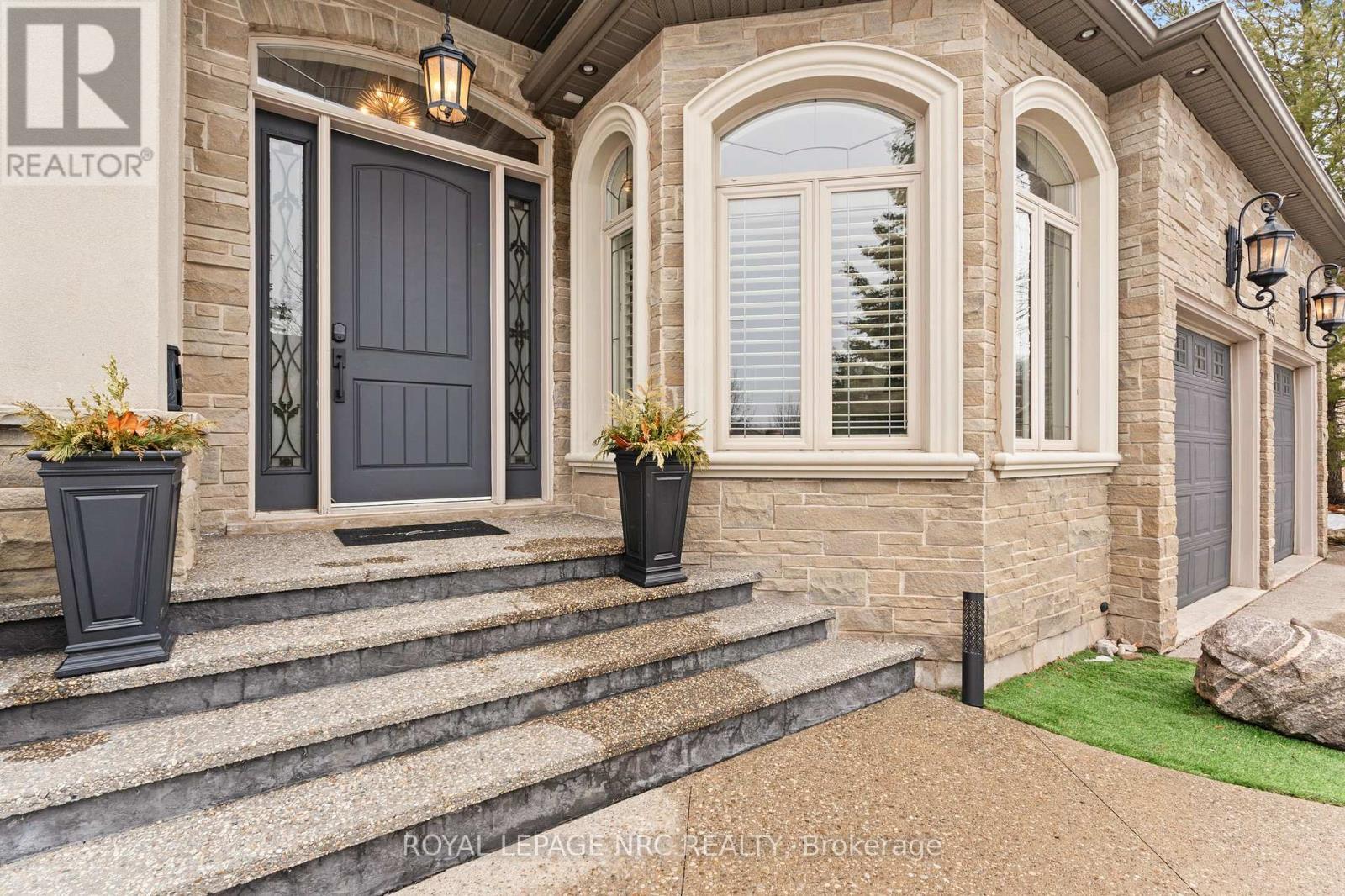 












63 TERRACE DRIVE

,
Grimsby (Grimsby East),




Ontario
L3M1B6

