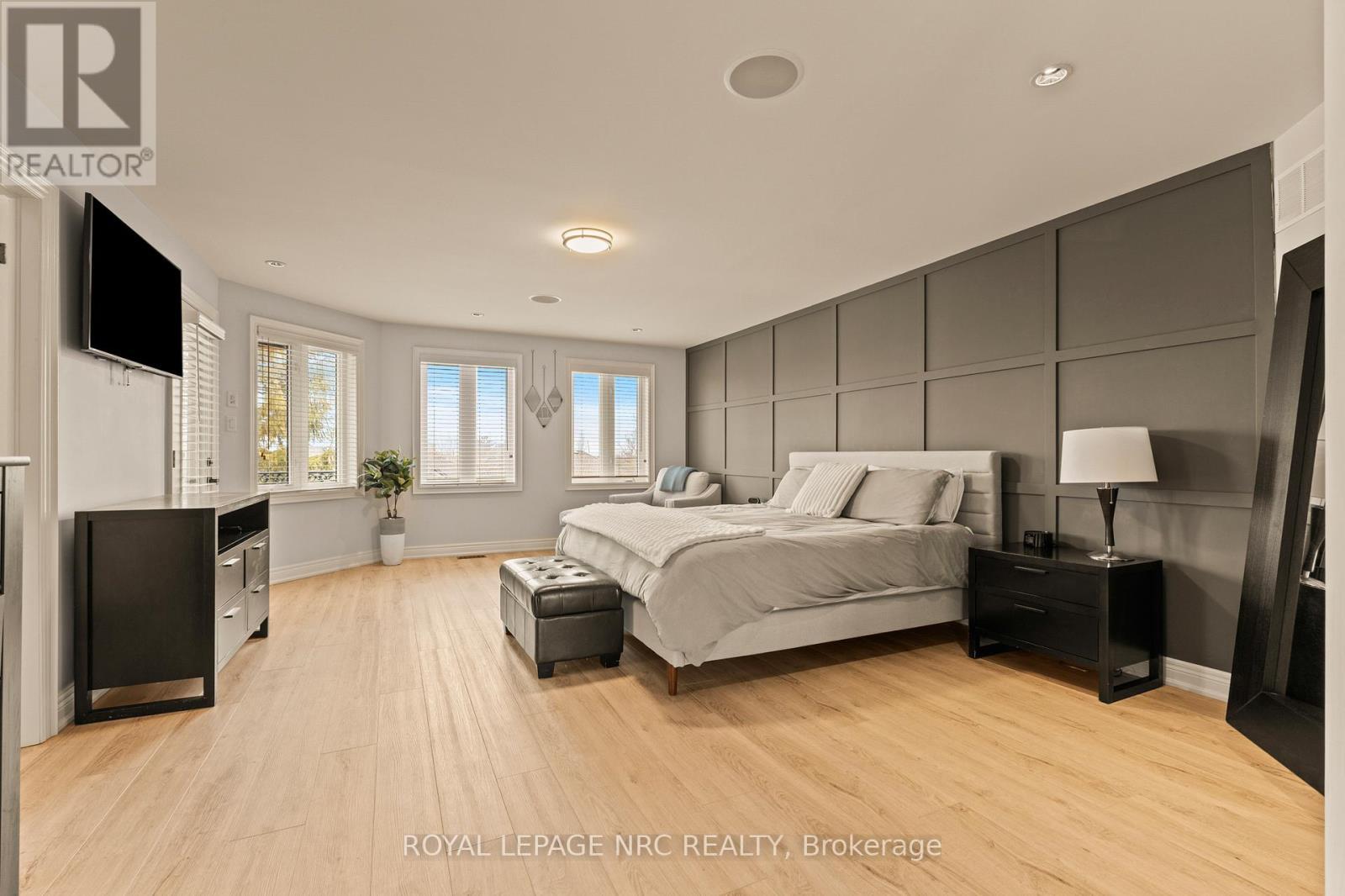 












63 TERRACE DRIVE

,
Grimsby (Grimsby East),




Ontario
L3M1B6

