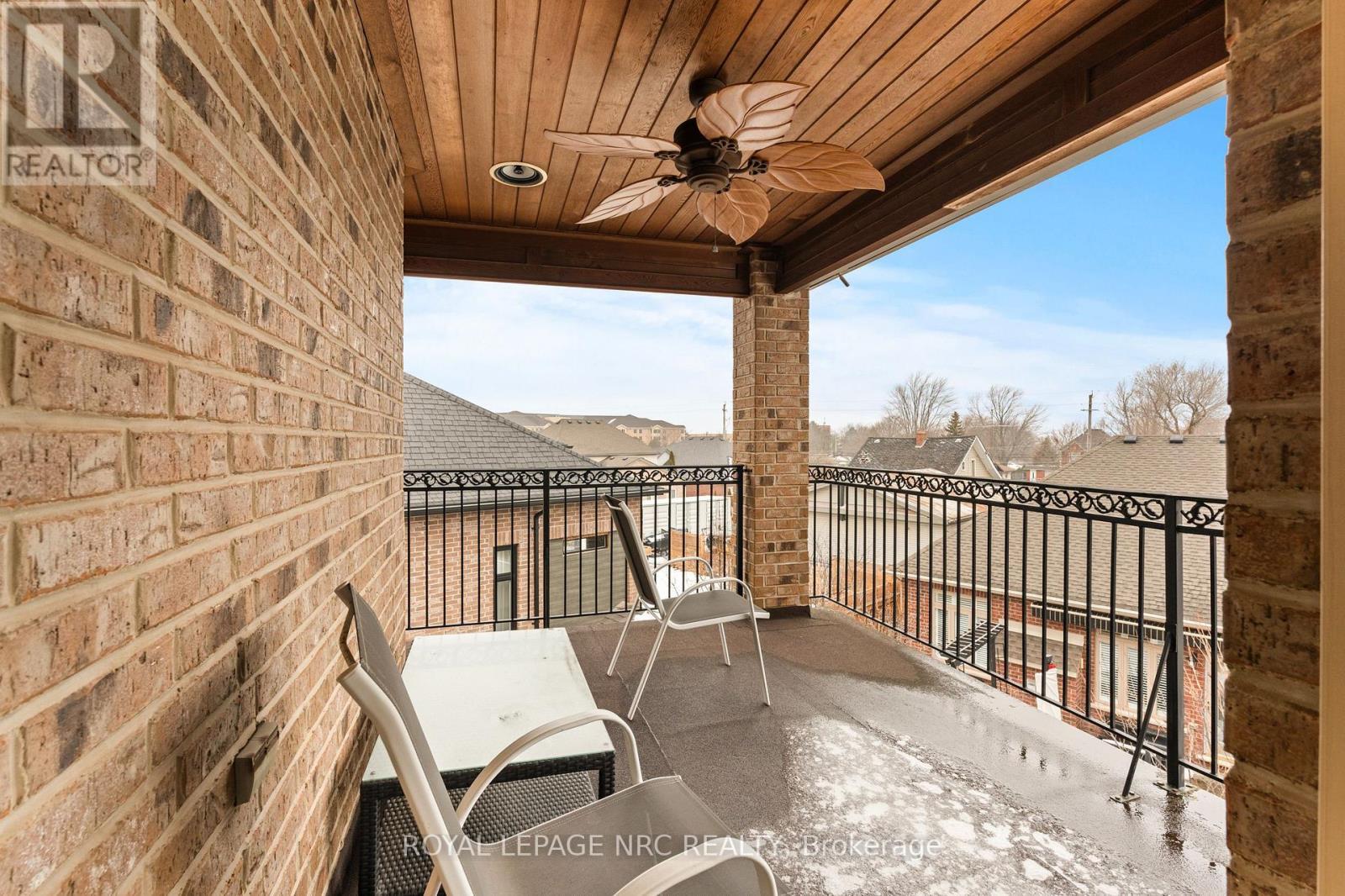 












63 TERRACE DRIVE

,
Grimsby (Grimsby East),




Ontario
L3M1B6

