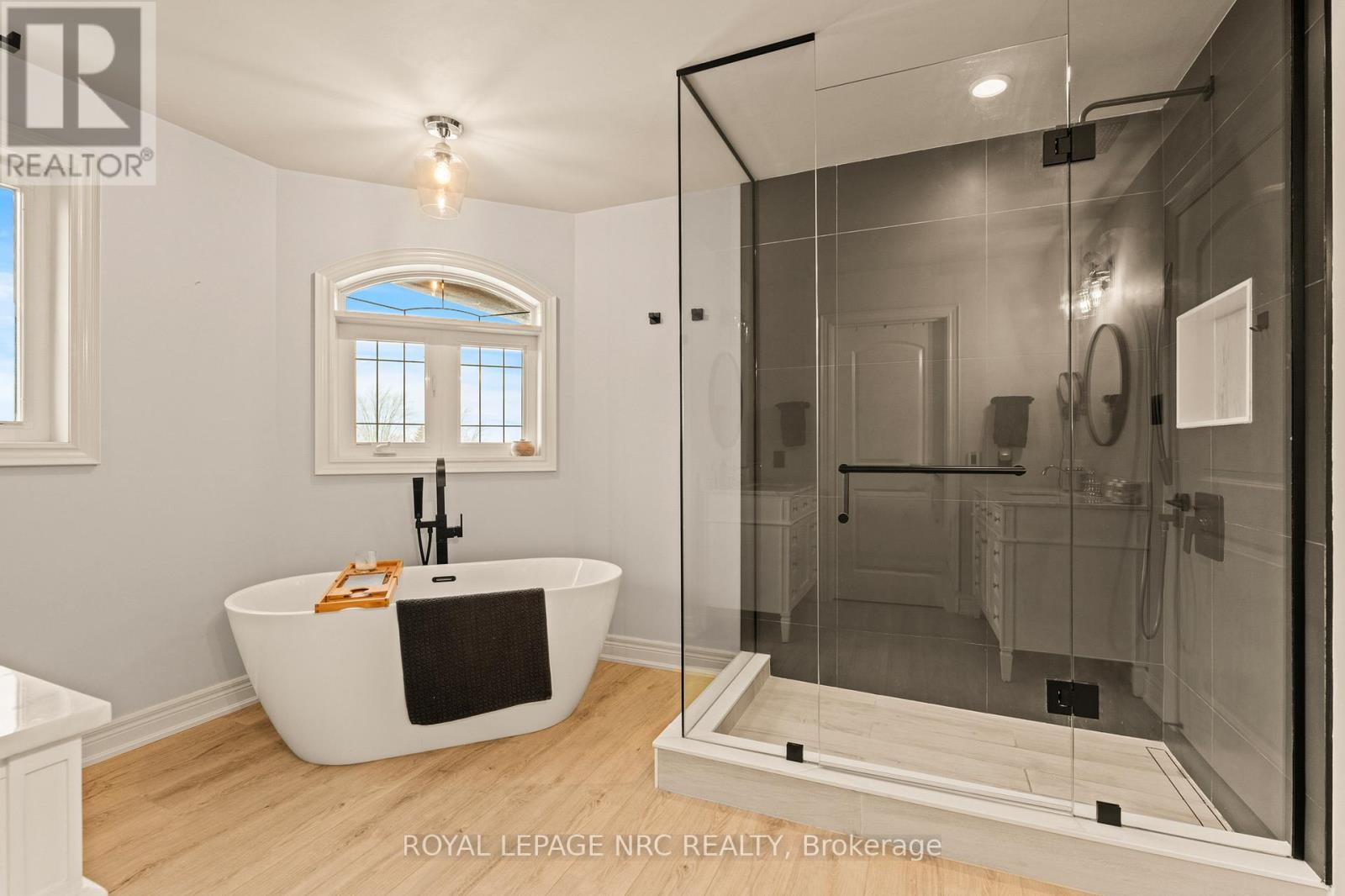 












63 TERRACE DRIVE

,
Grimsby (Grimsby East),




Ontario
L3M1B6

