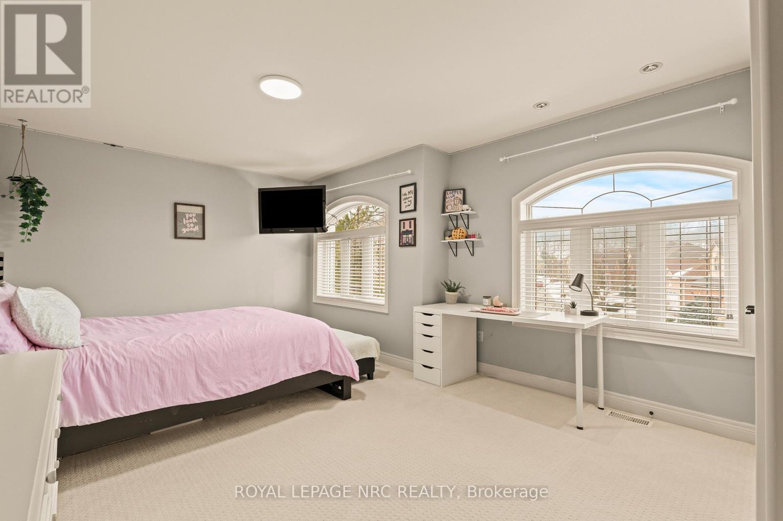 












63 TERRACE DRIVE

,
Grimsby (Grimsby East),




Ontario
L3M1B6

