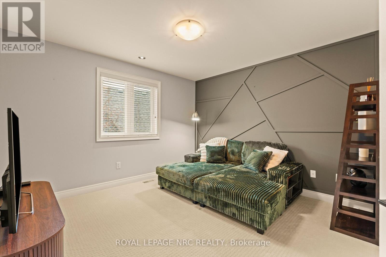 












63 TERRACE DRIVE

,
Grimsby (Grimsby East),




Ontario
L3M1B6

